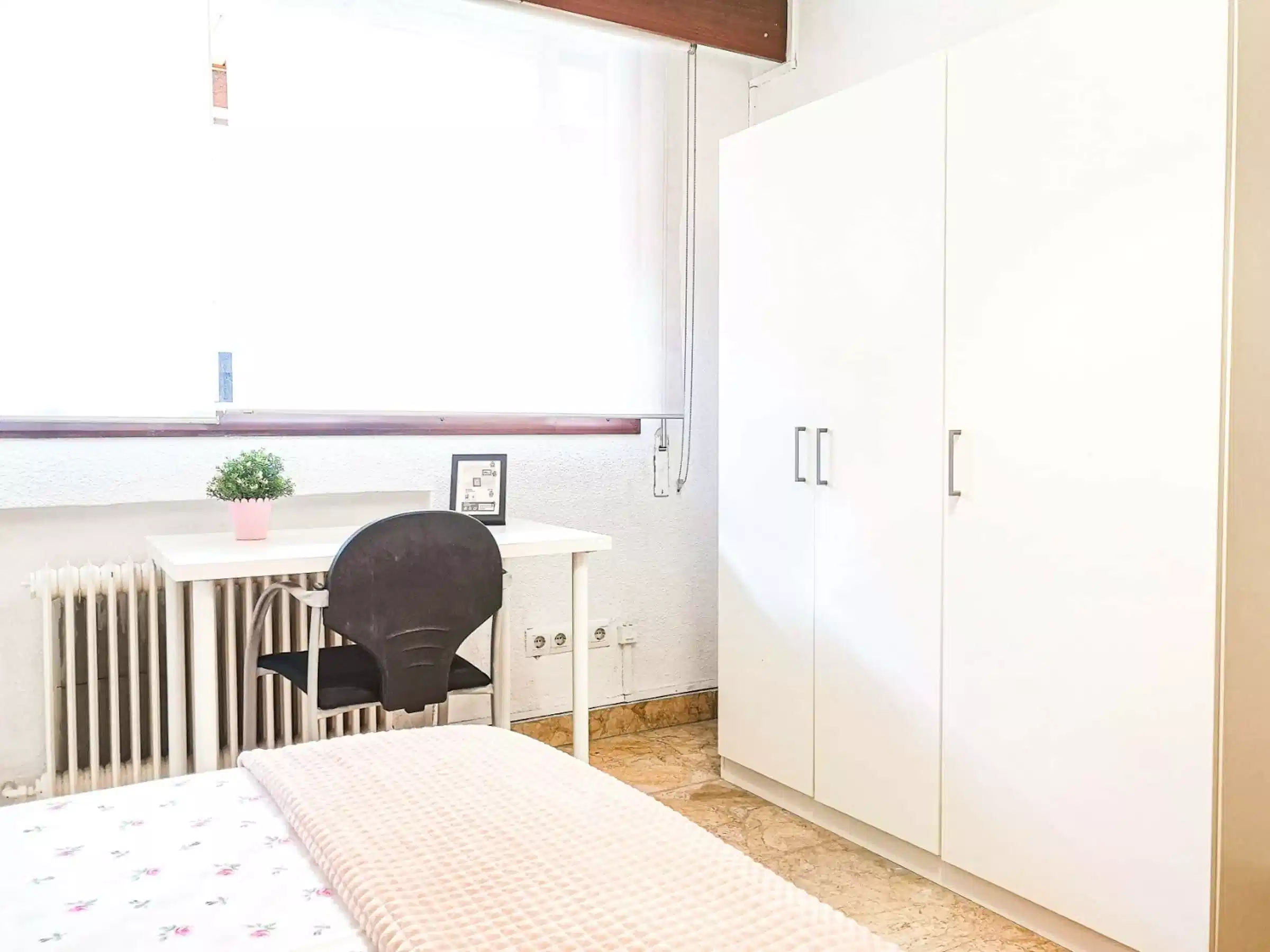 Amenities?w=400&h=260&fit=crop&q=40&auto=format&trim=auto