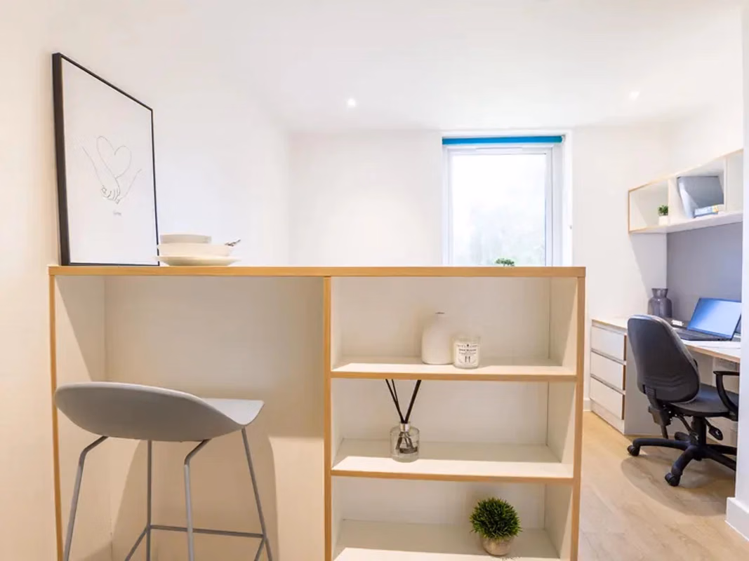 Amenities?w=400&h=260&fit=crop&q=40&auto=format&trim=auto