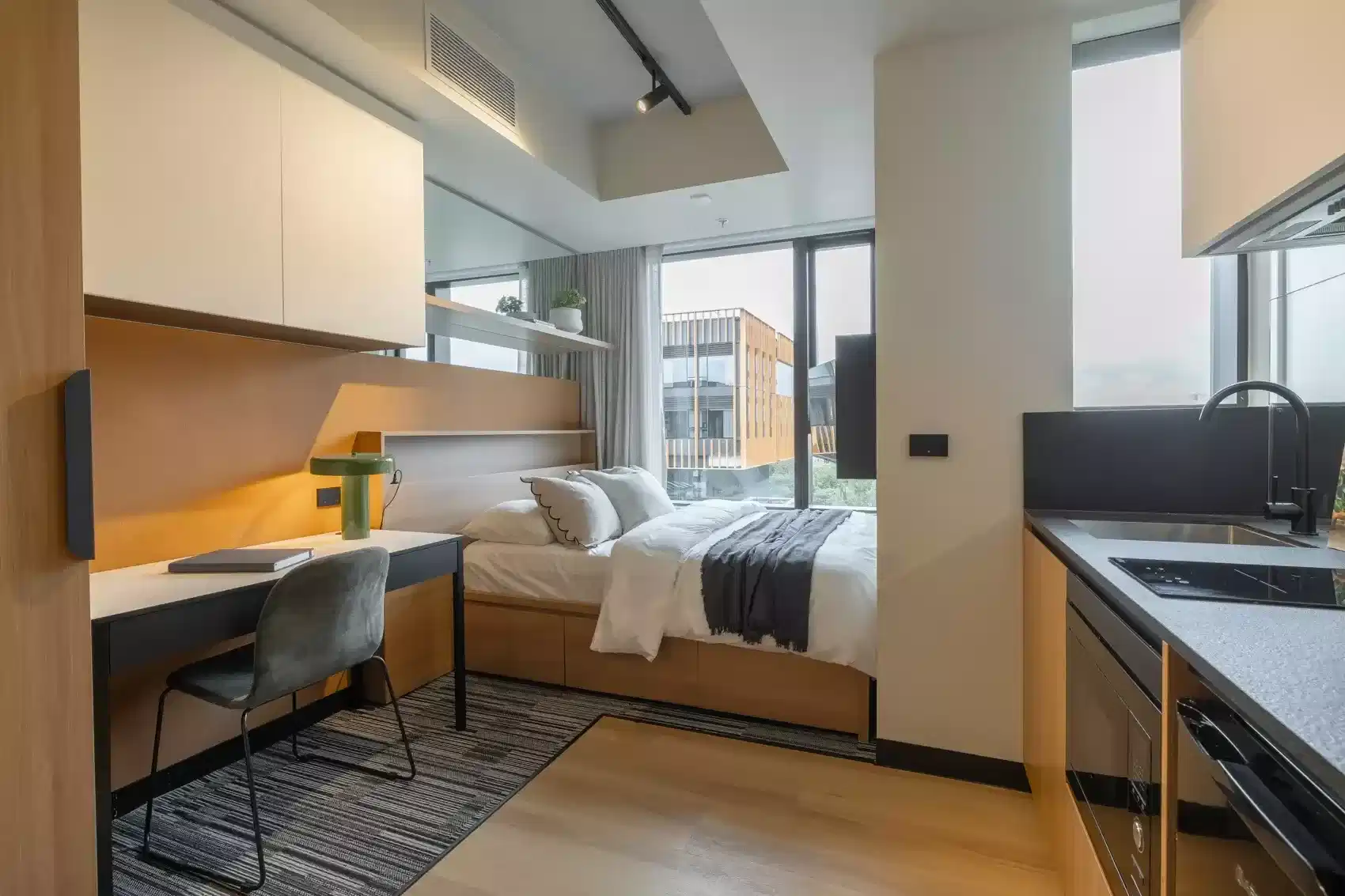 Exterior?w=400&h=260&fit=crop&q=40&auto=format&trim=auto