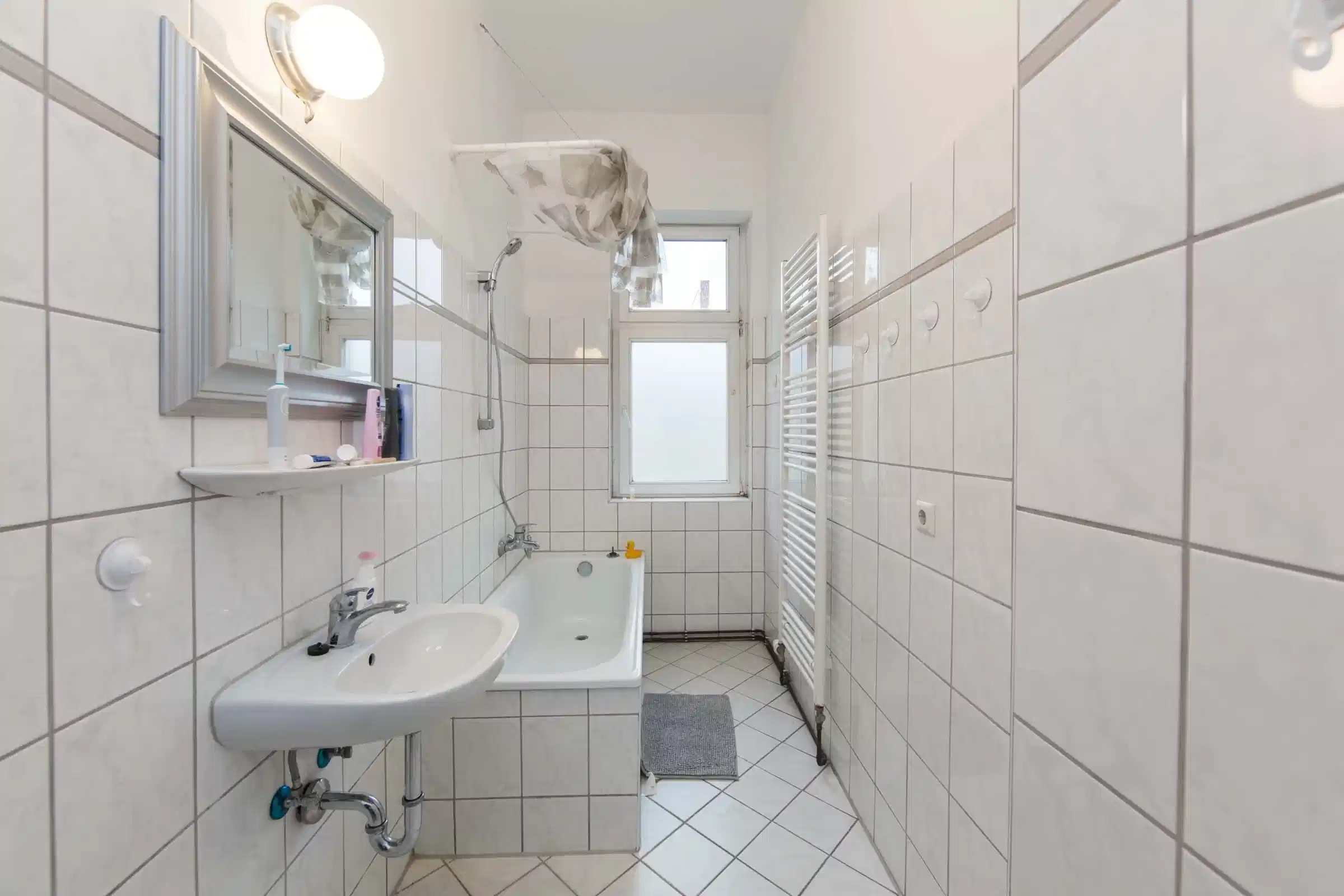 Exterior?w=400&h=260&fit=crop&q=40&auto=format&trim=auto