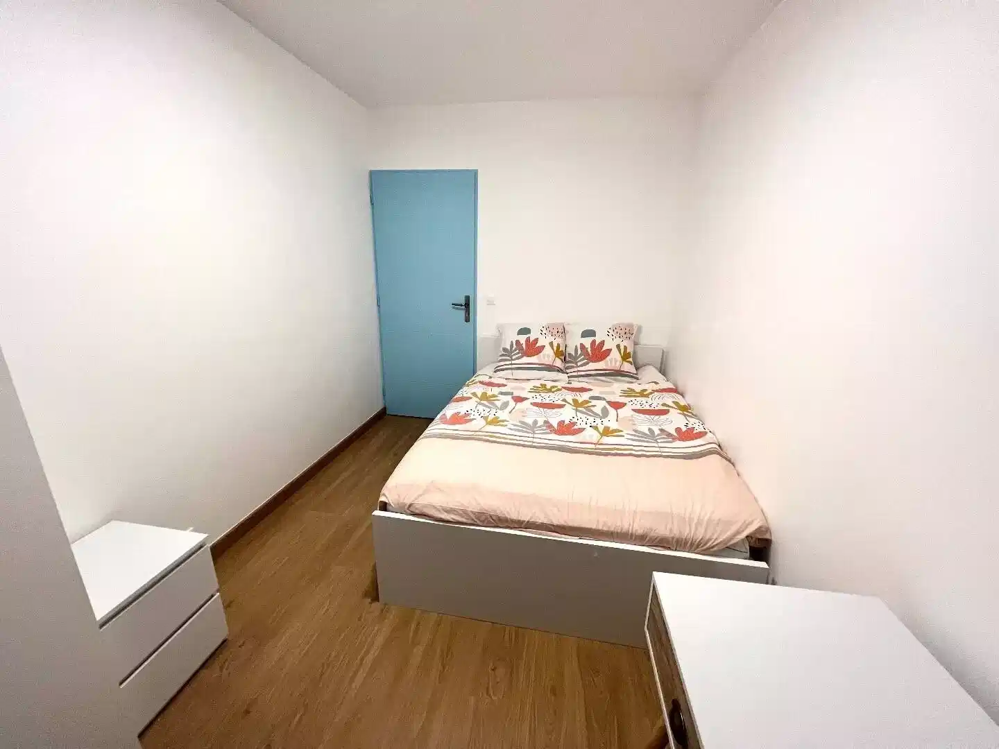 Room 6 - Bedroom?w=400&h=260&fit=crop&q=40&auto=format&trim=auto