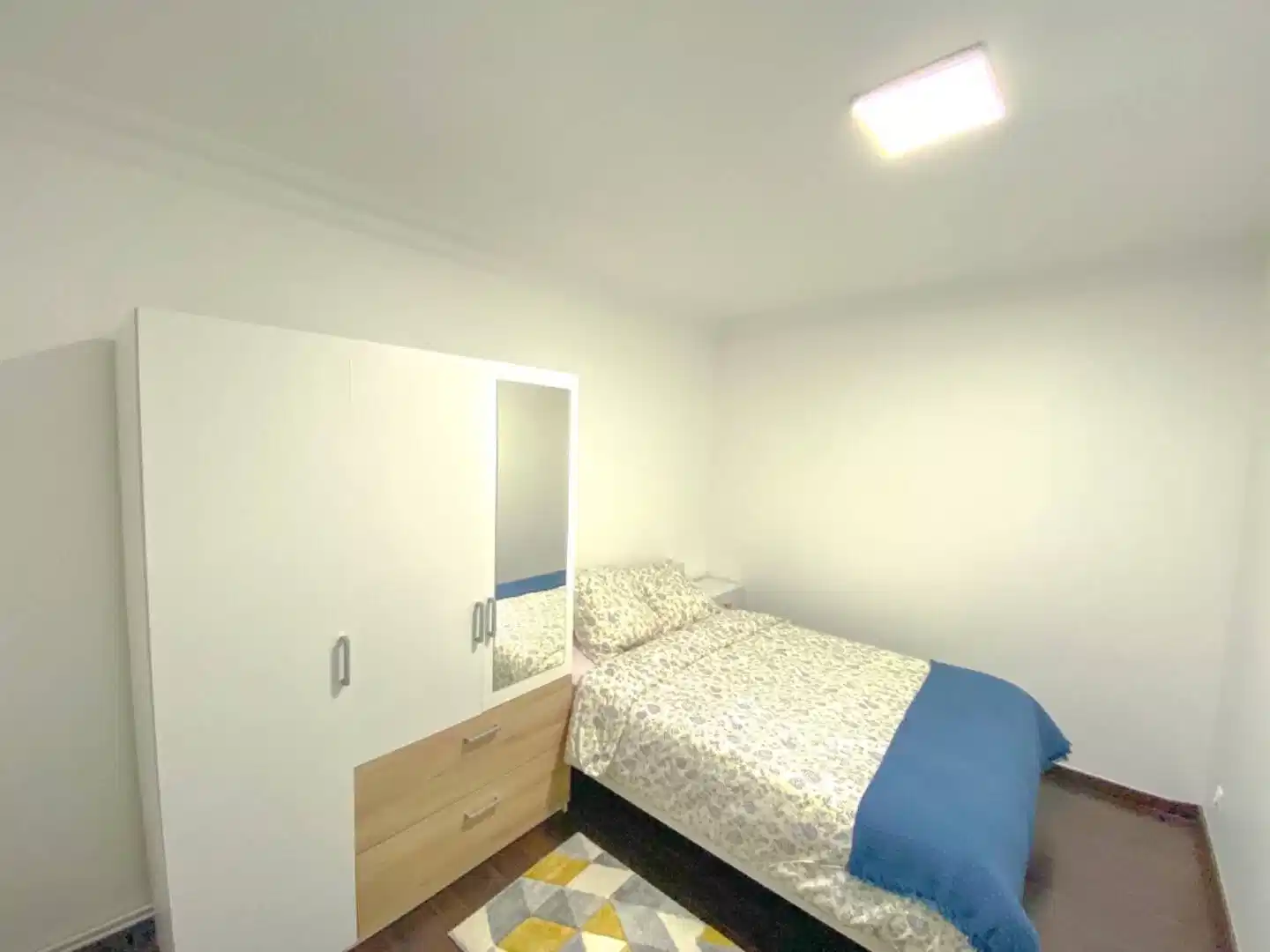 Amenities?w=400&h=260&fit=crop&q=40&auto=format&trim=auto