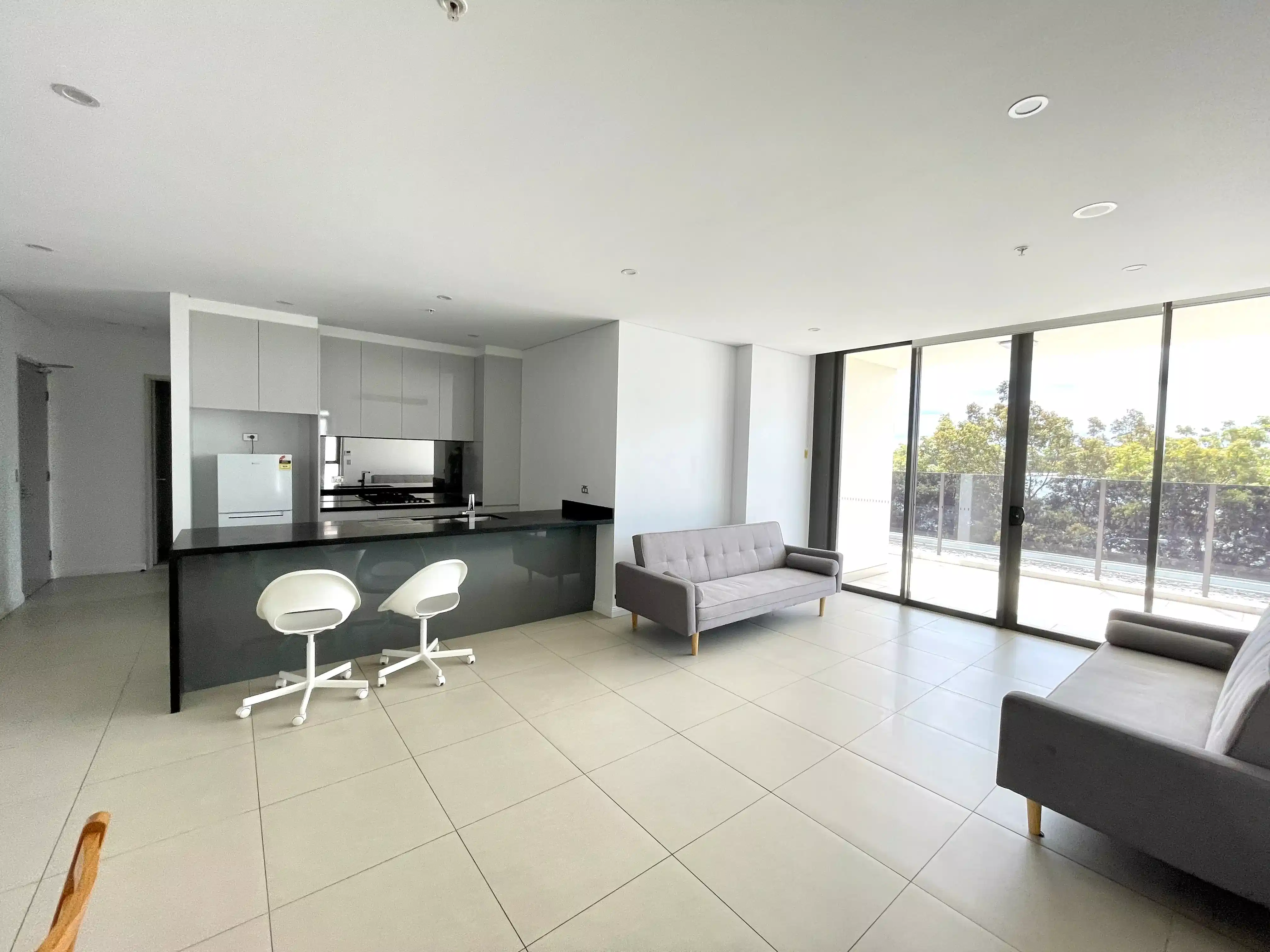 Amenities?w=400&h=260&fit=crop&q=40&auto=format&trim=auto