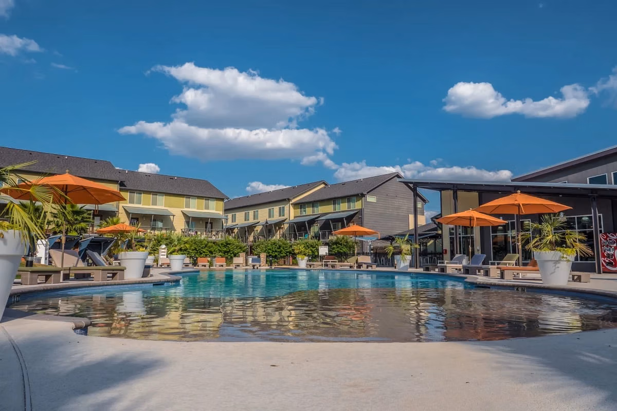 Amenities?w=400&h=260&fit=crop&q=40&auto=format&trim=auto