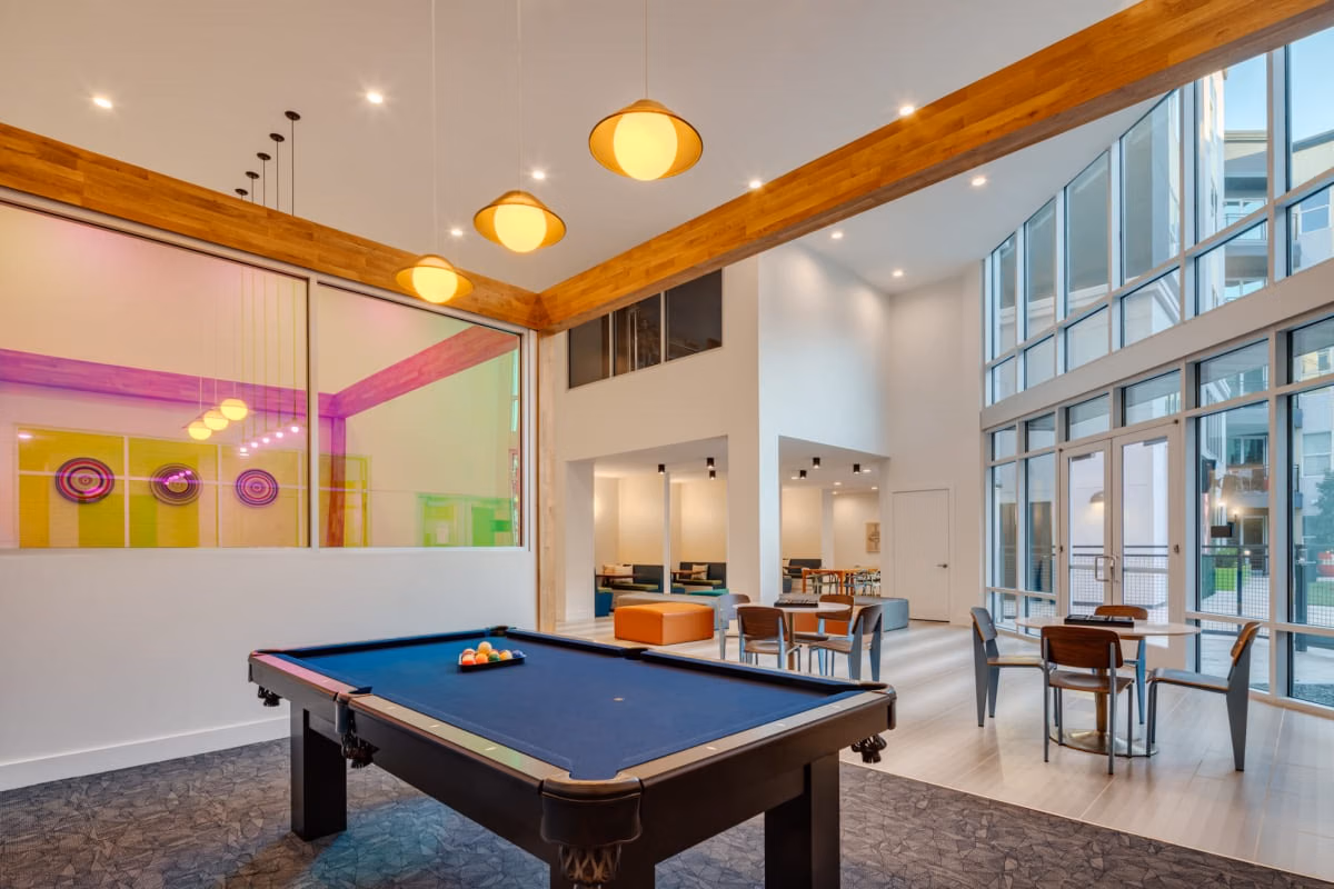 Common Area?w=400&h=260&fit=crop&q=40&auto=format&trim=auto