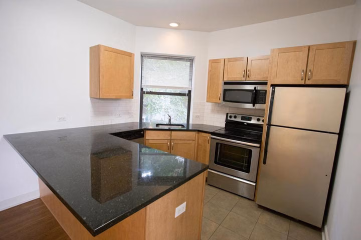 5335-5337 S. Woodlawn Avenue, Chicago - Chicago, Illinois, United States - Kitchen