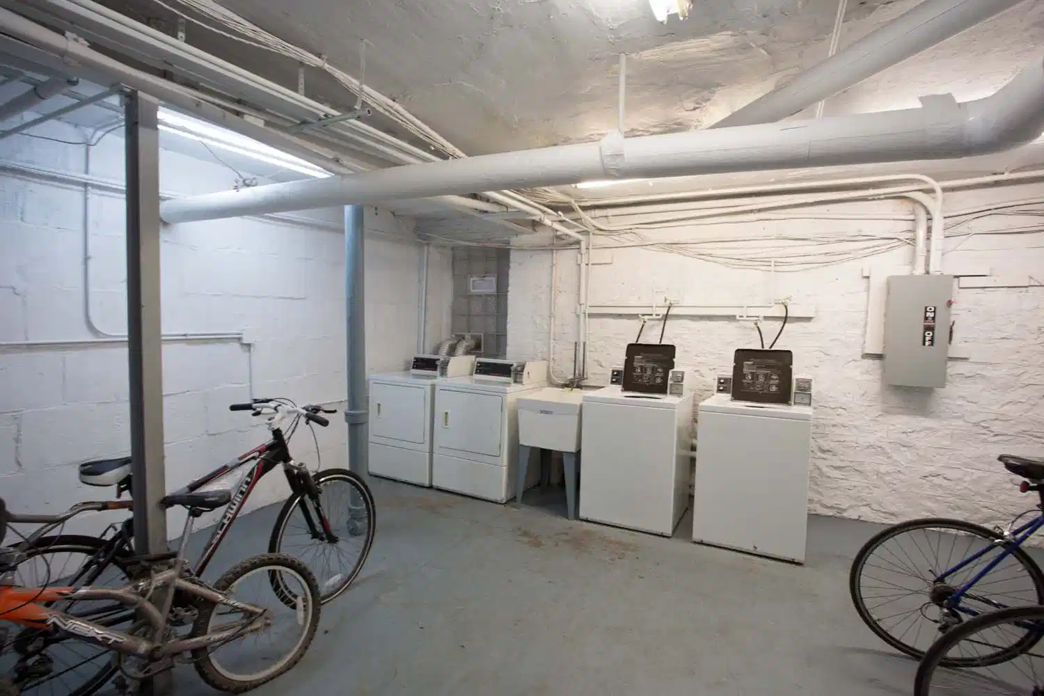 5457-5459 S. Blackstone Avenue, Chicago - Chicago, Illinois, United States - Amenities