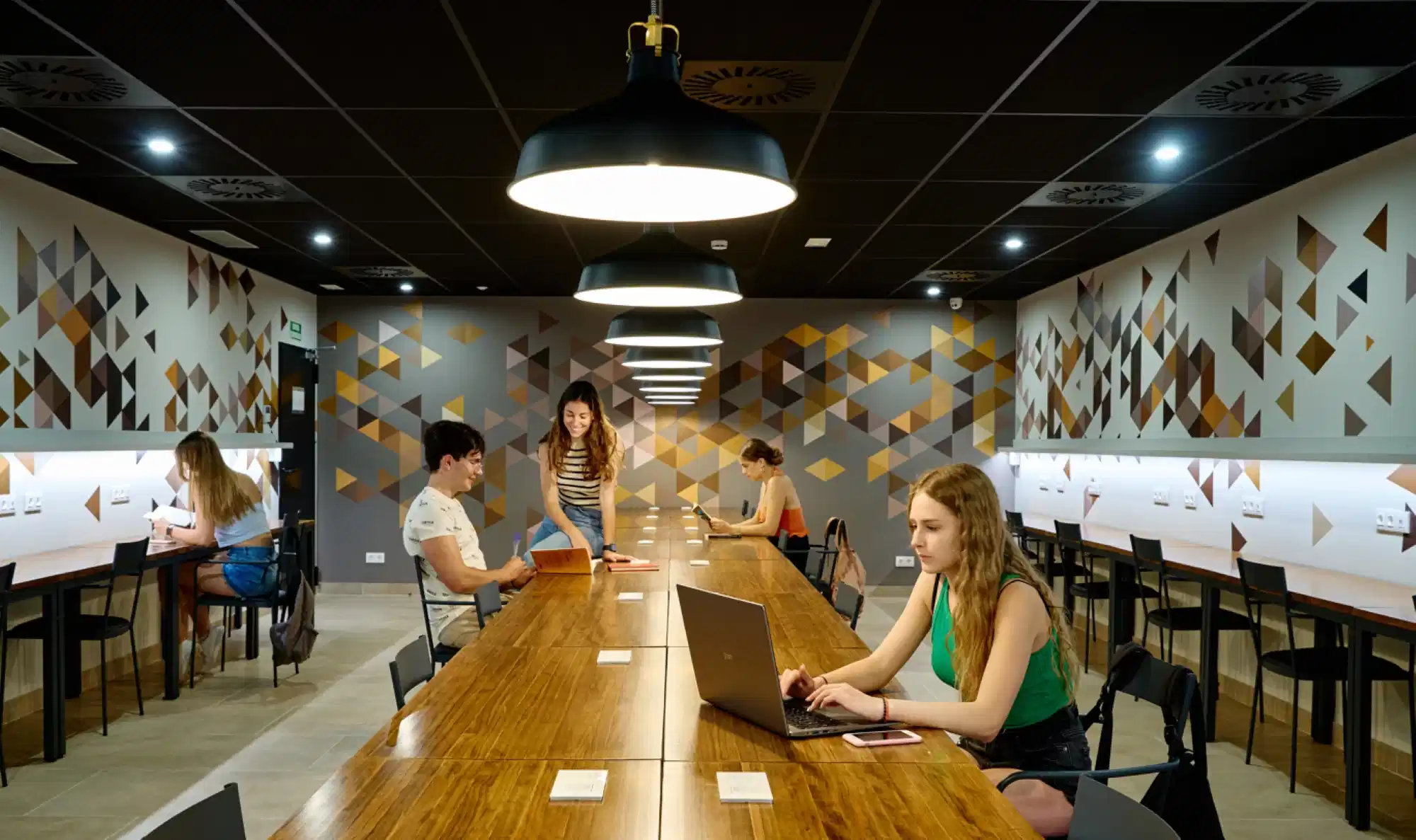 Exterior?w=400&h=260&fit=crop&q=40&auto=format&trim=auto