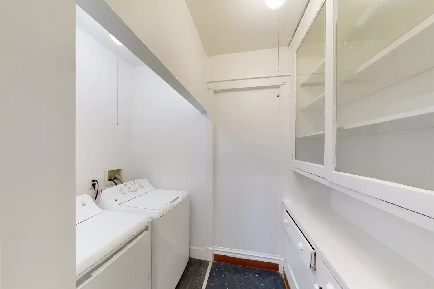 5429 S. Woodlawn Avenue, Chicago - Chicago, Illinois, United States - Amenities