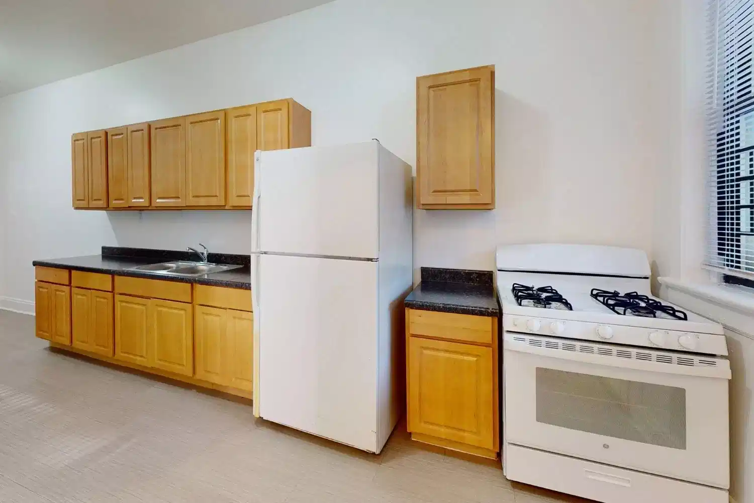 5218-5220 S. Kimbark Avenue, Chicago - Chicago, Illinois, United States - Kitchen