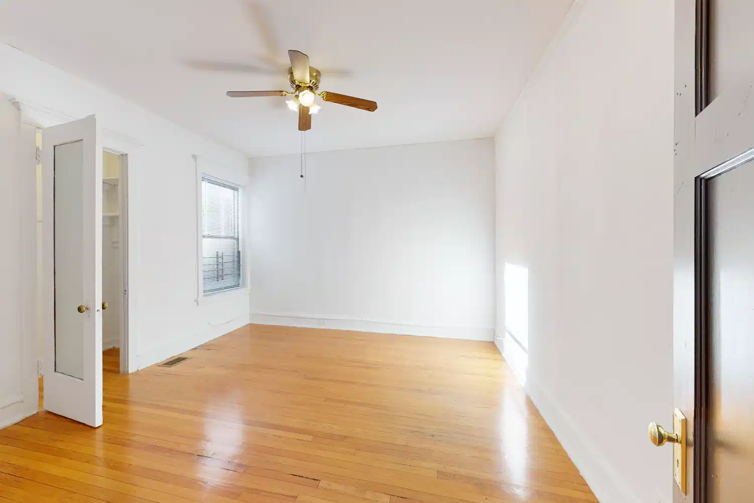5218-5220 S. Kimbark Avenue, Chicago - Chicago, Illinois, United States - Room