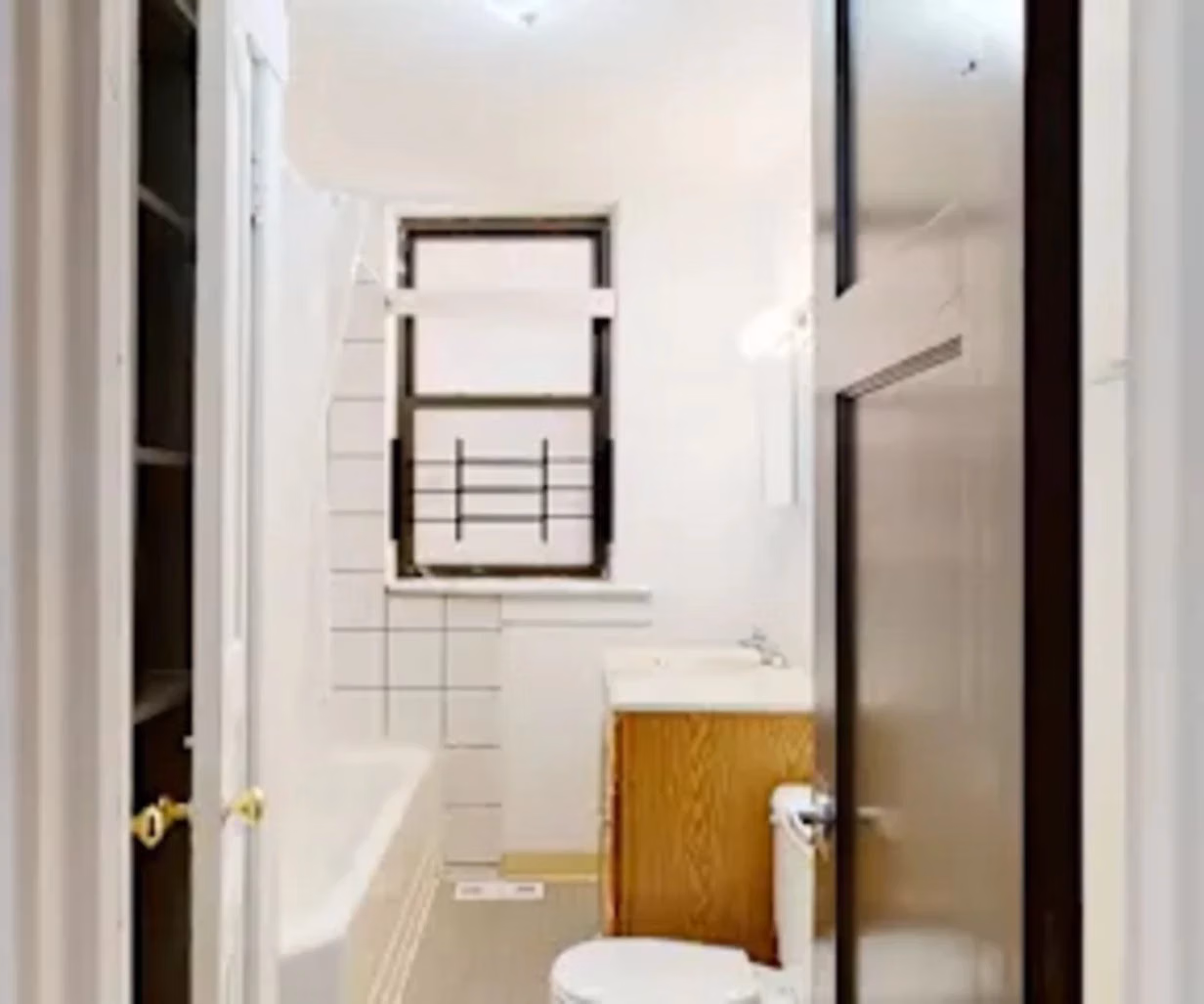 Common Area?w=400&h=260&fit=crop&q=40&auto=format&trim=auto