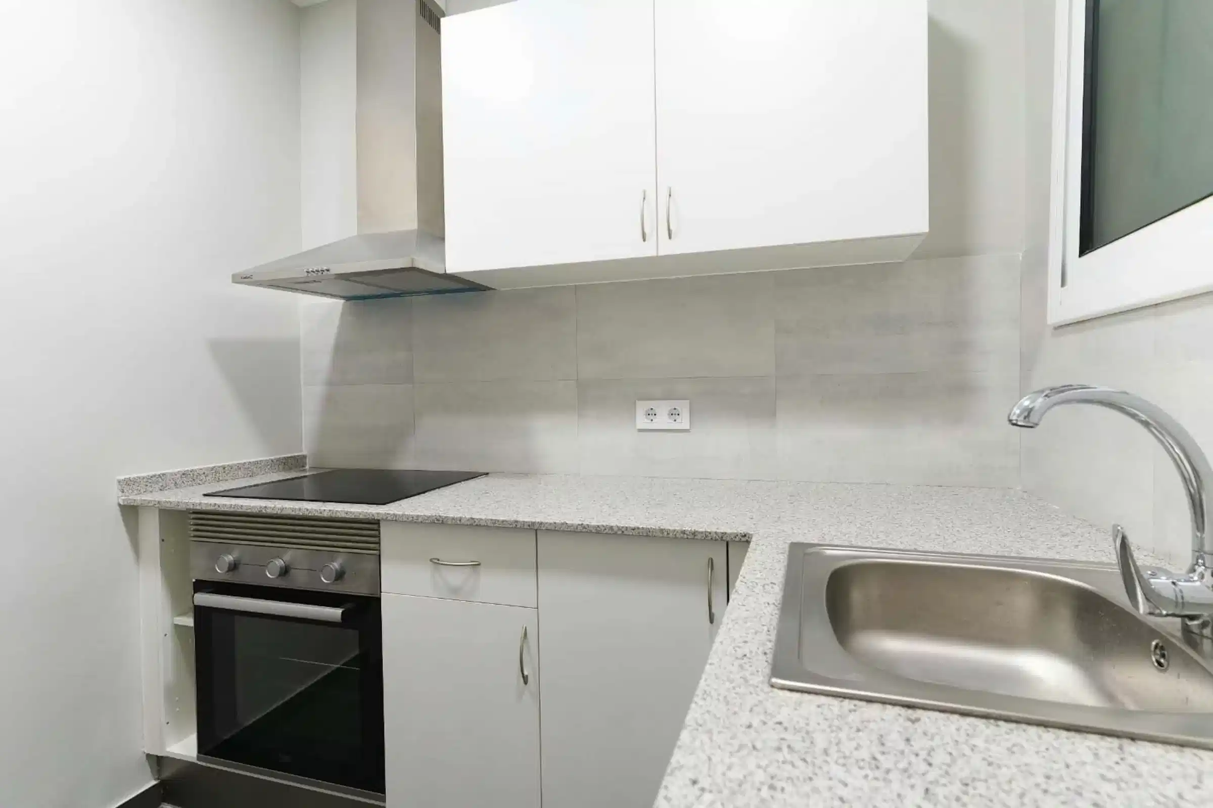 #134005: Room in a 7 Bedroom 1 Bathroom (Carrer De Verdi) - Bedroom?w=400&h=260&fit=crop&q=40&auto=format&trim=auto