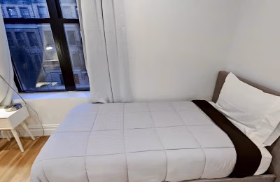 Bedroom?w=400&h=260&fit=crop&q=40&auto=format&trim=auto