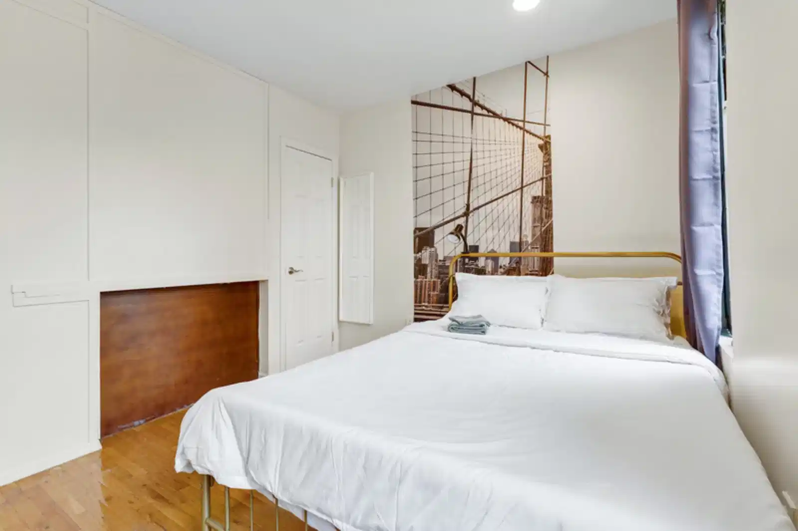 Bedroom?w=400&h=260&fit=crop&q=40&auto=format&trim=auto