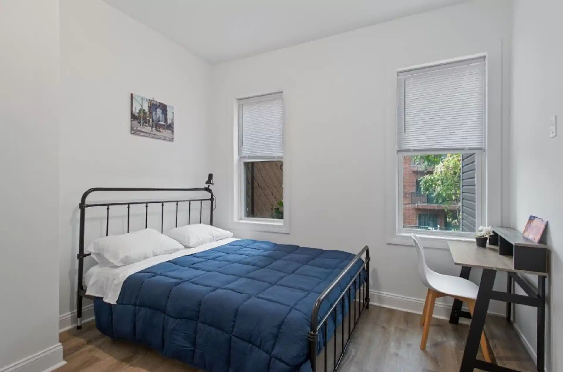 Bedroom?w=400&h=260&fit=crop&q=40&auto=format&trim=auto