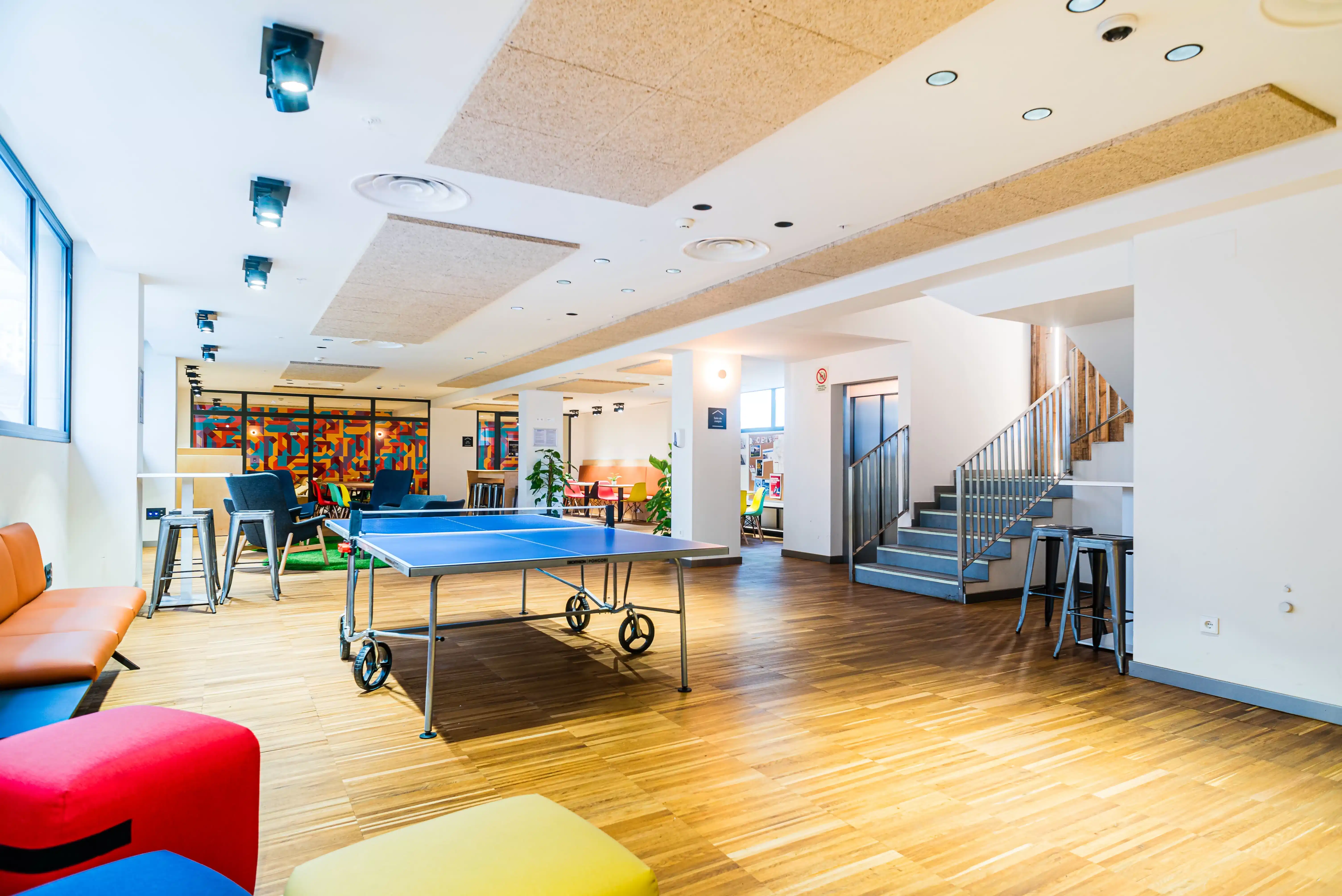Amenities?w=400&h=260&fit=crop&q=40&auto=format&trim=auto