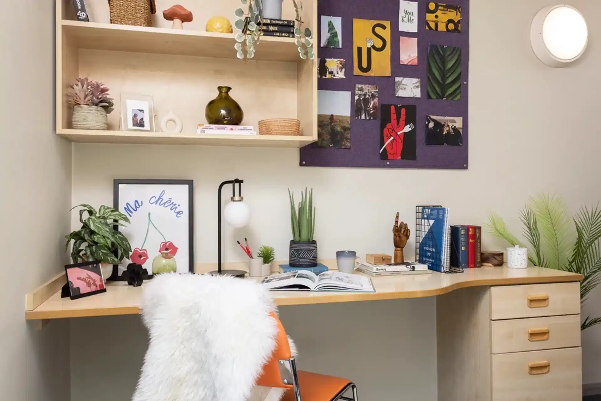 Exterior?w=400&h=260&fit=crop&q=40&auto=format&trim=auto