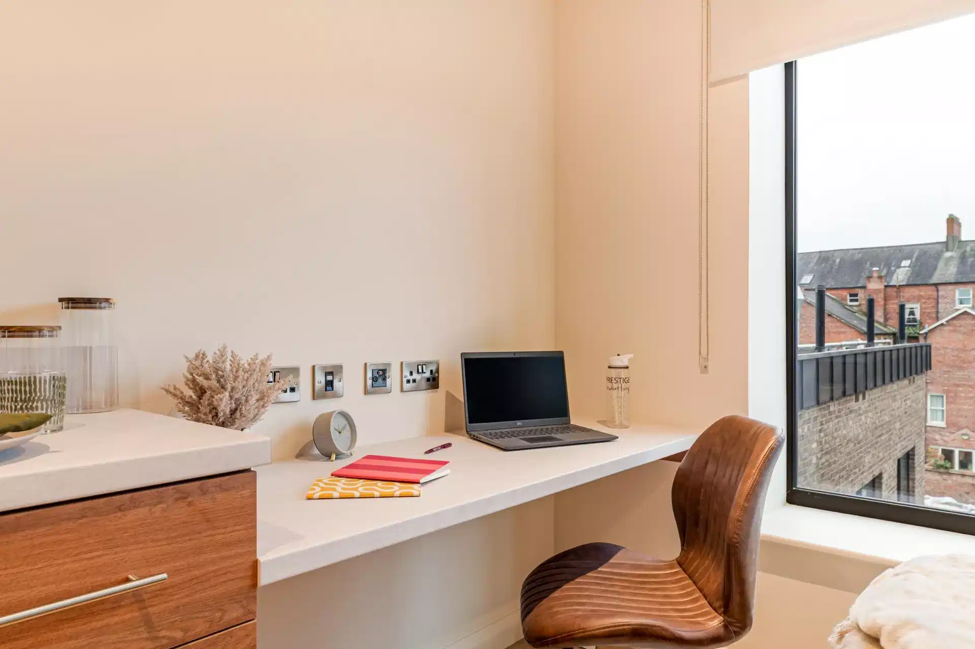 Common Area?w=400&h=260&fit=crop&q=40&auto=format&trim=auto