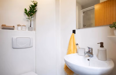 Amenities?w=400&h=260&fit=crop&q=40&auto=format&trim=auto
