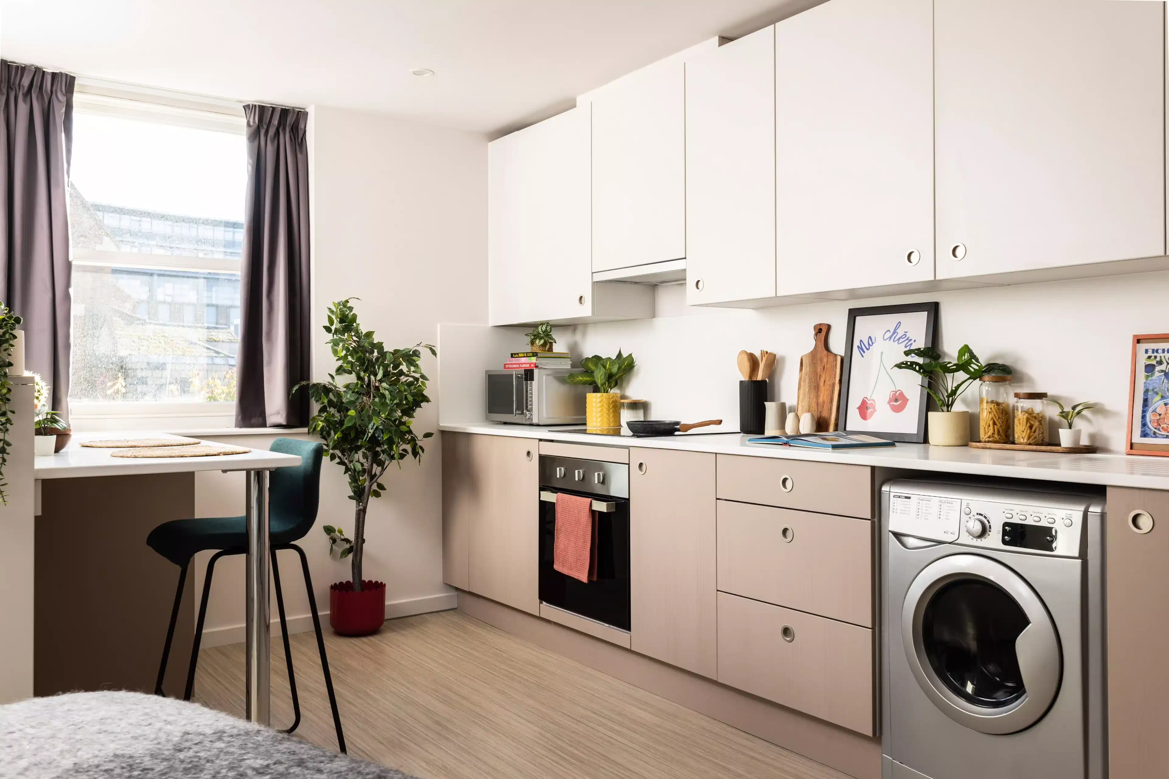 Common Area?w=400&h=260&fit=crop&q=40&auto=format&trim=auto