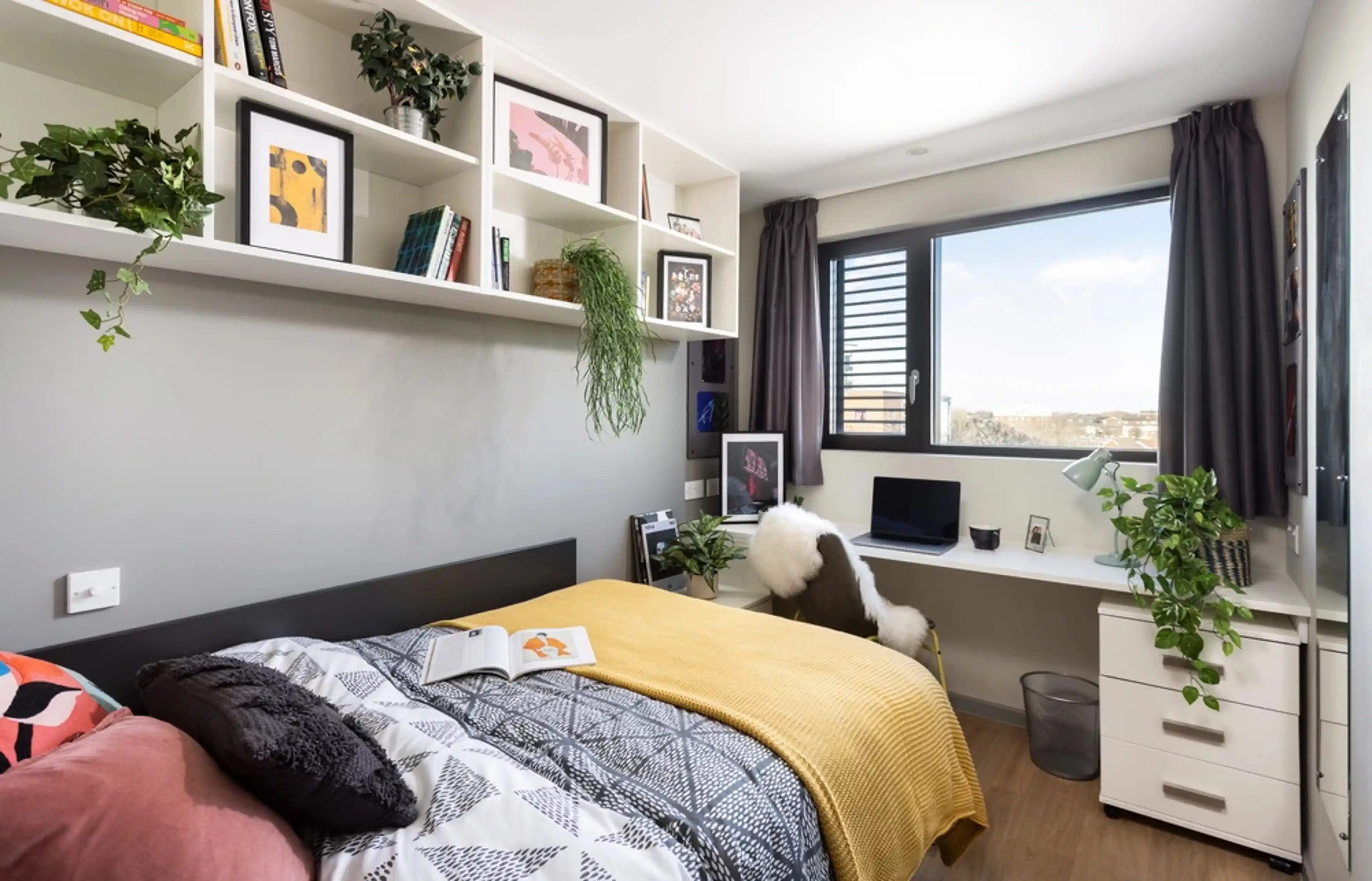 Amenities?w=400&h=260&fit=crop&q=40&auto=format&trim=auto