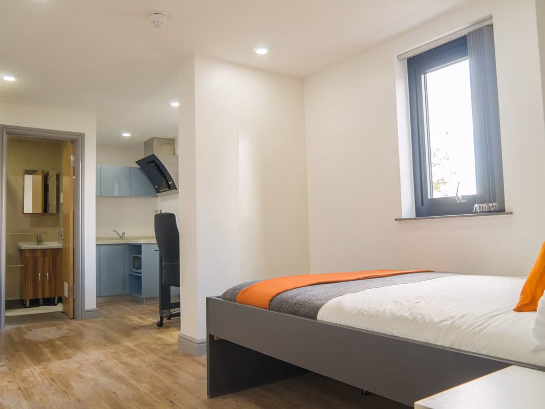 Bedroom?w=400&h=260&fit=crop&q=40&auto=format&trim=auto