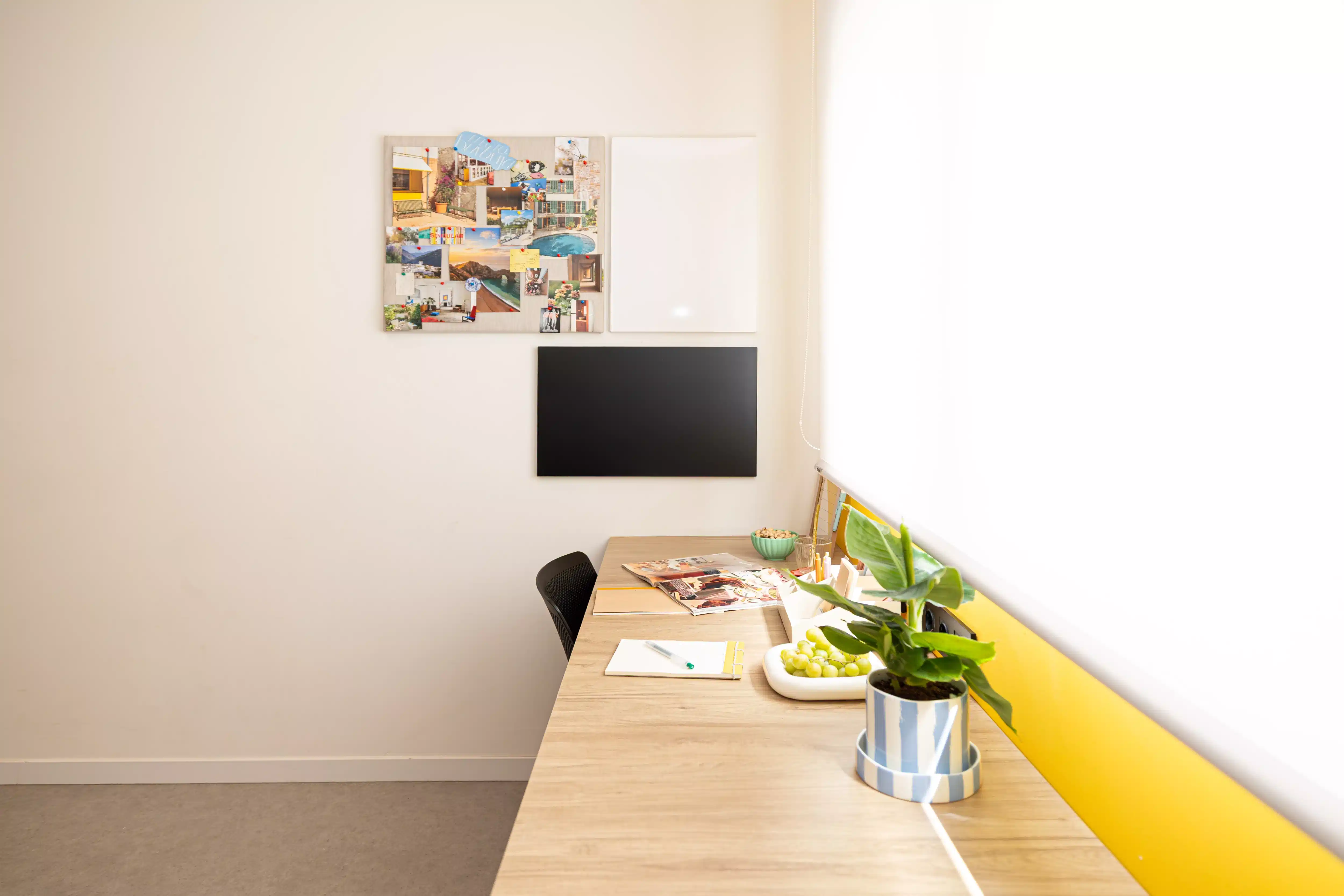 Common Area?w=400&h=260&fit=crop&q=40&auto=format&trim=auto