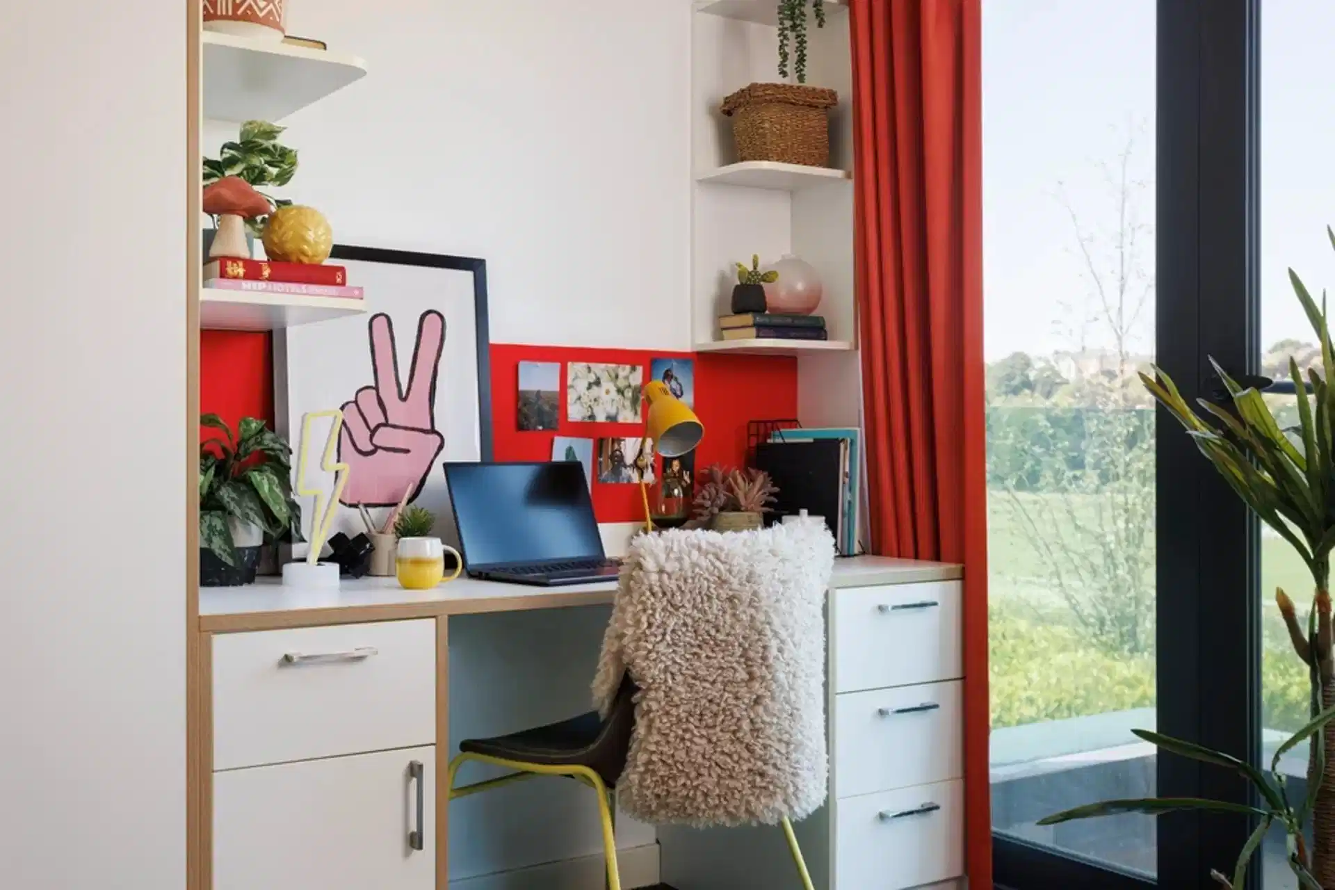 Common Area?w=400&h=260&fit=crop&q=40&auto=format&trim=auto