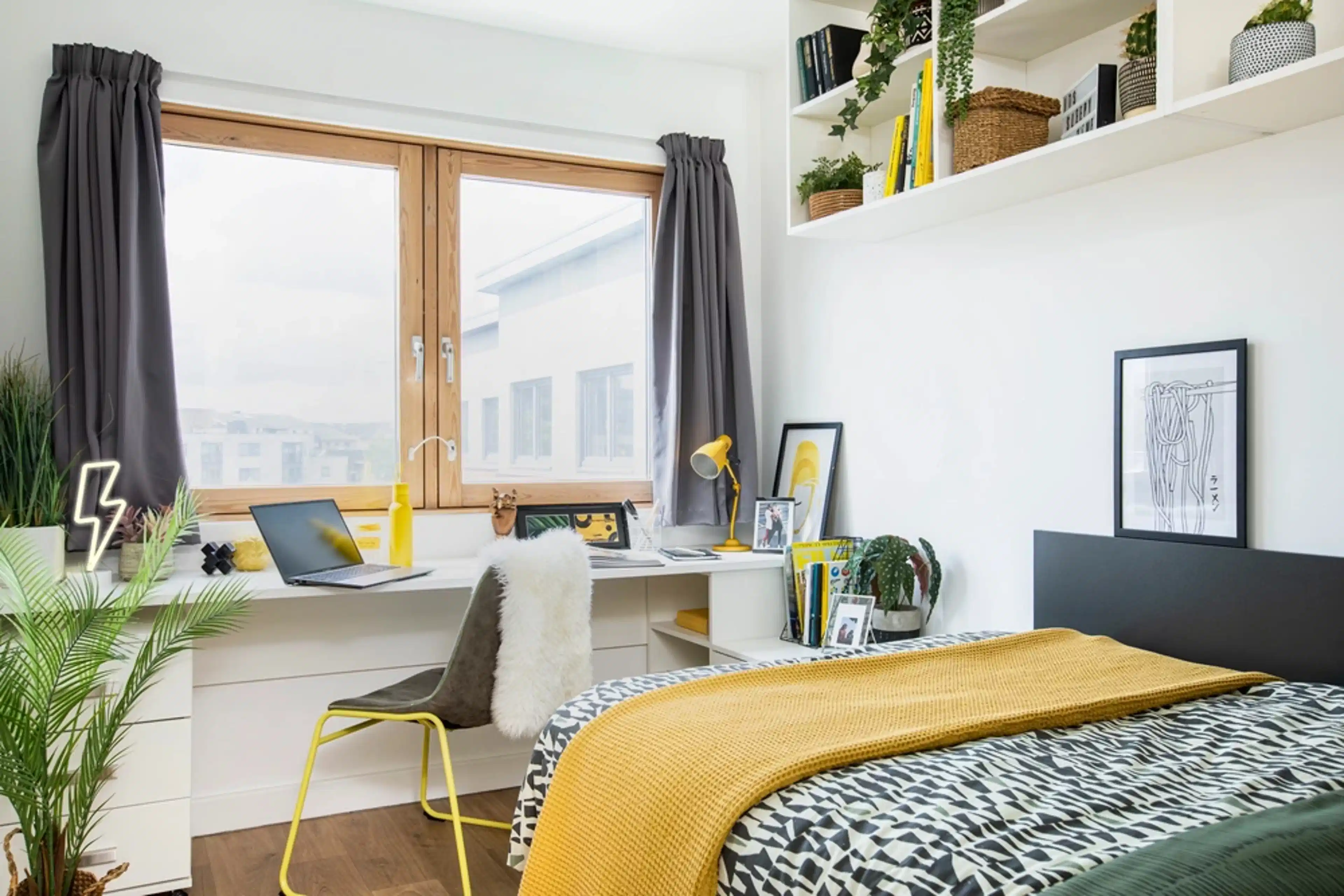 Common Area?w=400&h=260&fit=crop&q=40&auto=format&trim=auto