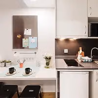 Common Area?w=400&h=260&fit=crop&q=40&auto=format&trim=auto