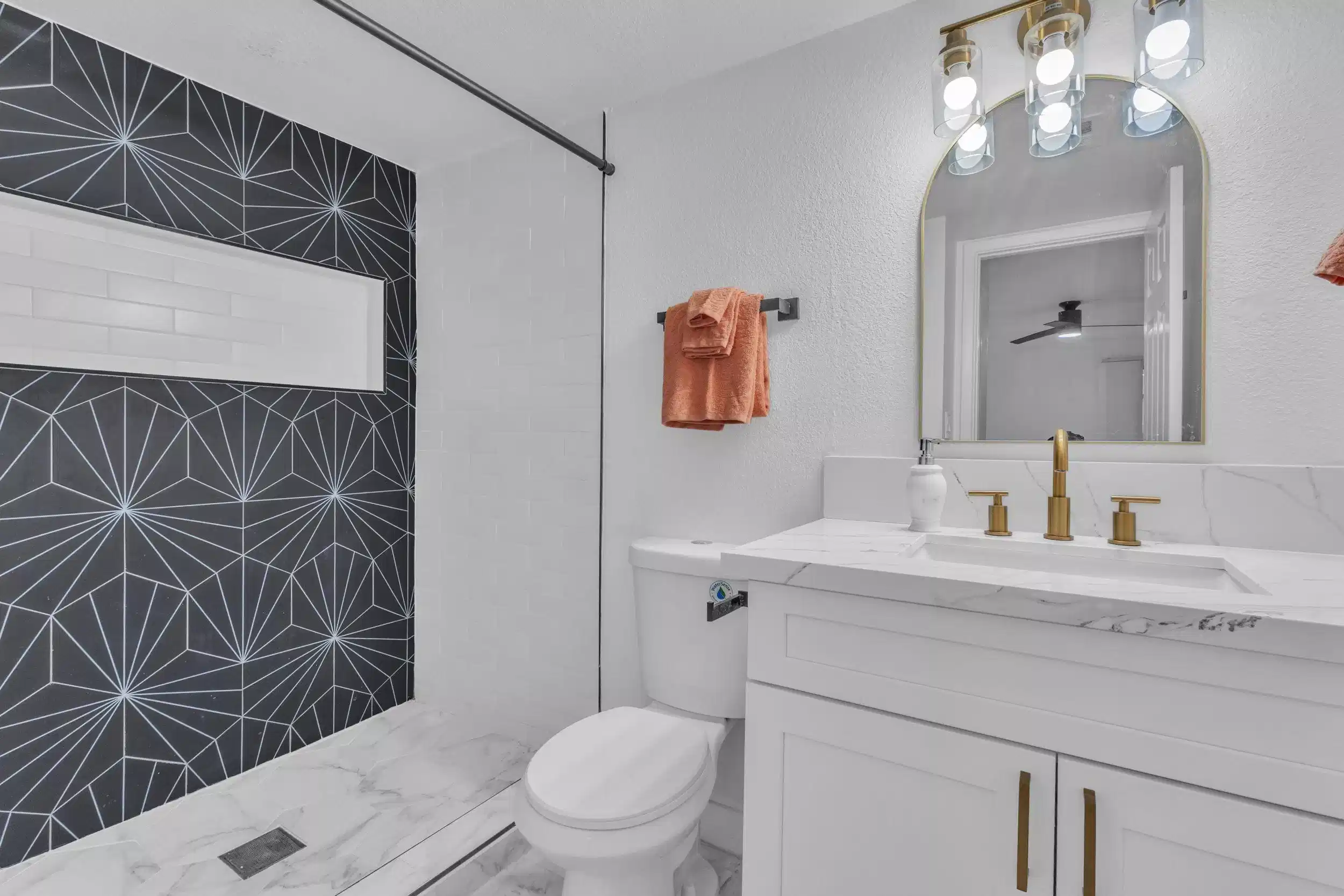 PDP 85301, Glendale - Glendale, Arizona, United States - #69522: Room in 3 Bed 2 Bath - Bathroom