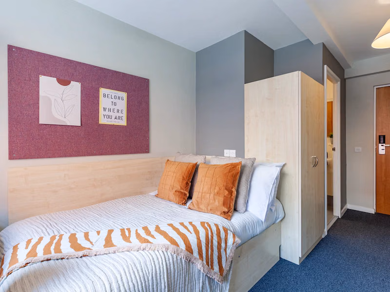 Kitchen?w=400&h=260&fit=crop&q=40&auto=format&trim=auto