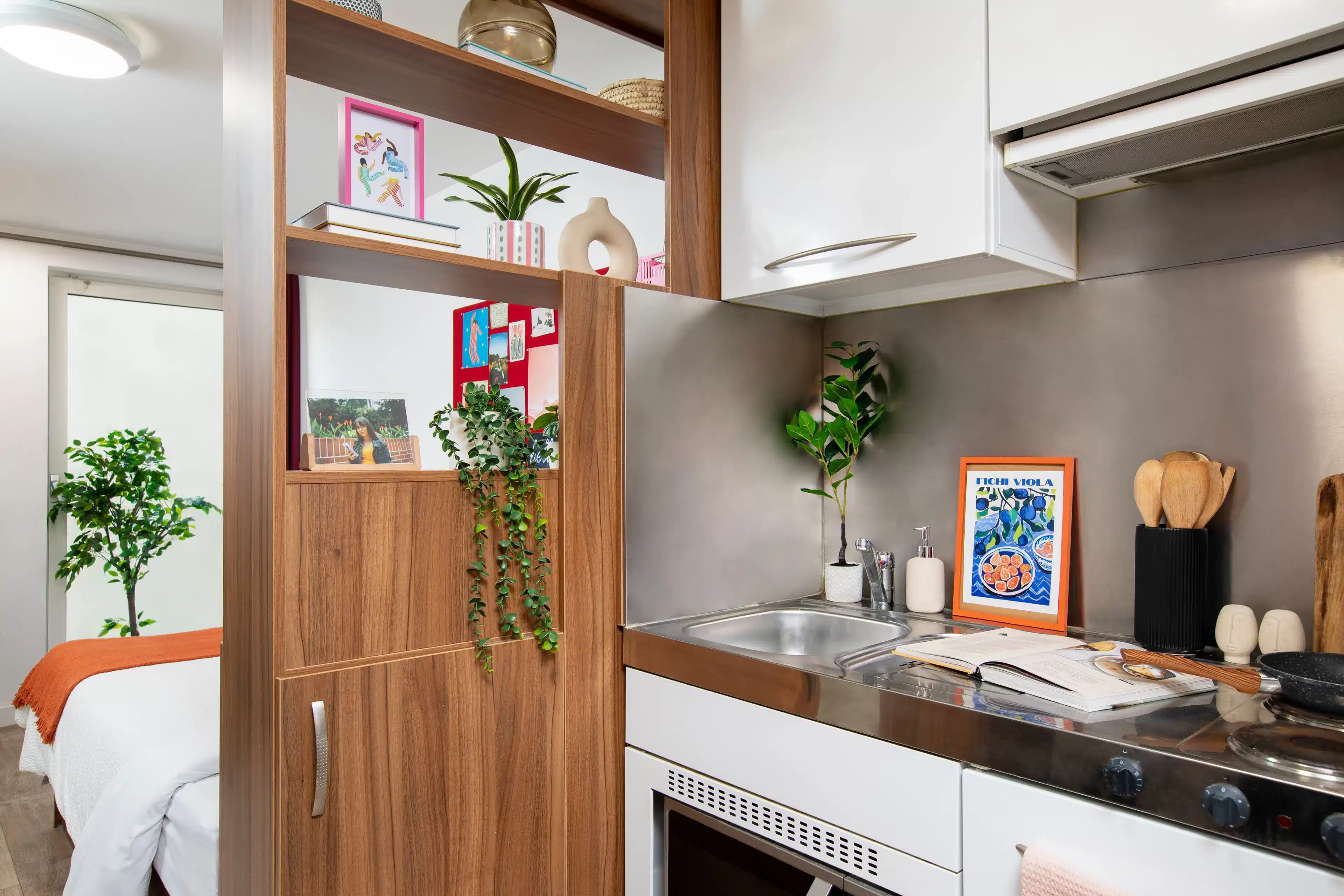 Exterior?w=400&h=260&fit=crop&q=40&auto=format&trim=auto