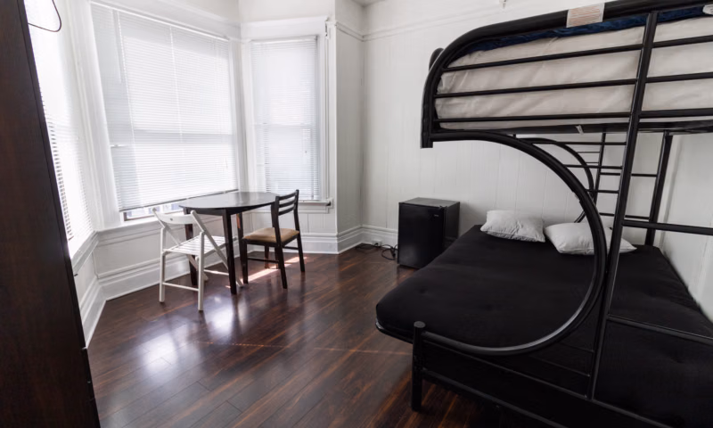 Kitchen?w=400&h=260&fit=crop&q=40&auto=format&trim=auto