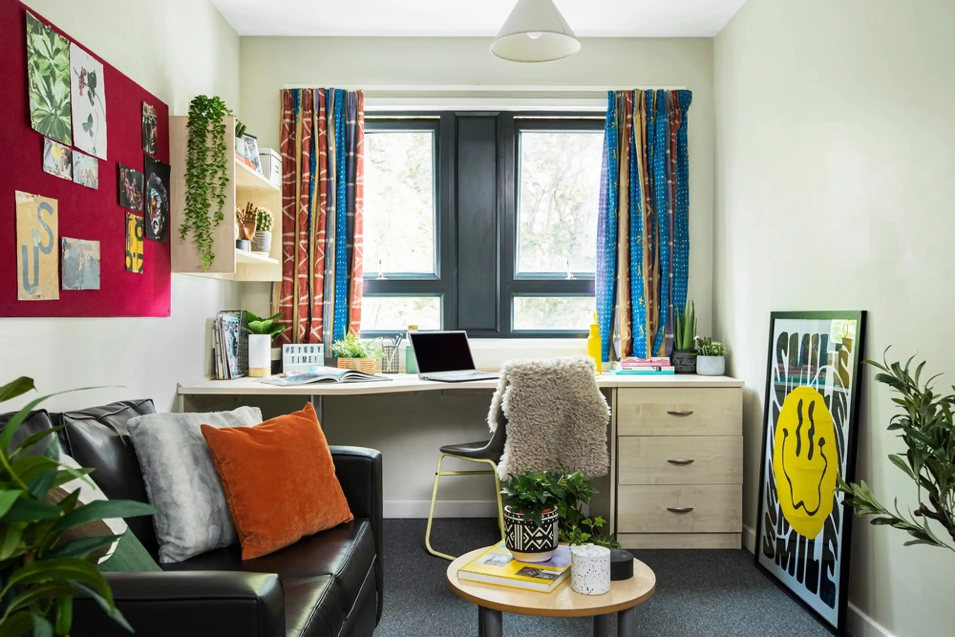 Common Area?w=400&h=260&fit=crop&q=40&auto=format&trim=auto
