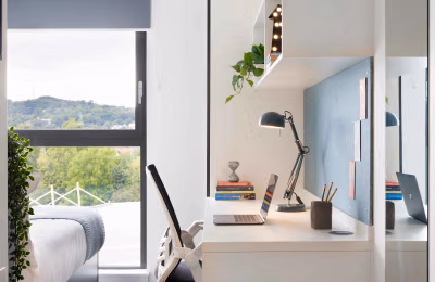 Bedroom?w=400&h=260&fit=crop&q=40&auto=format&trim=auto