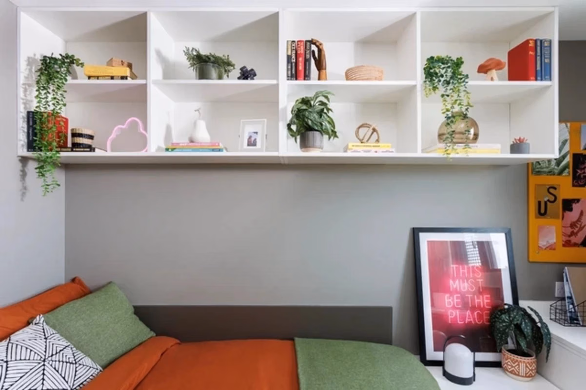 Amenities?w=400&h=260&fit=crop&q=40&auto=format&trim=auto