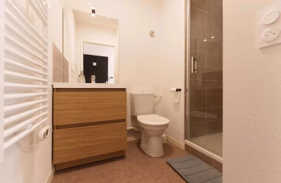 Amenities?w=400&h=260&fit=crop&q=40&auto=format&trim=auto