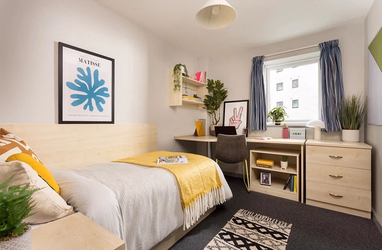 Common Area?w=400&h=260&fit=crop&q=40&auto=format&trim=auto