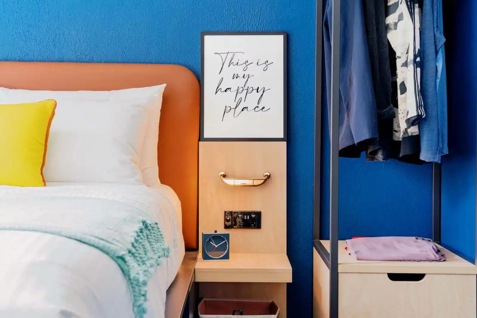 Exterior?w=400&h=260&fit=crop&q=40&auto=format&trim=auto