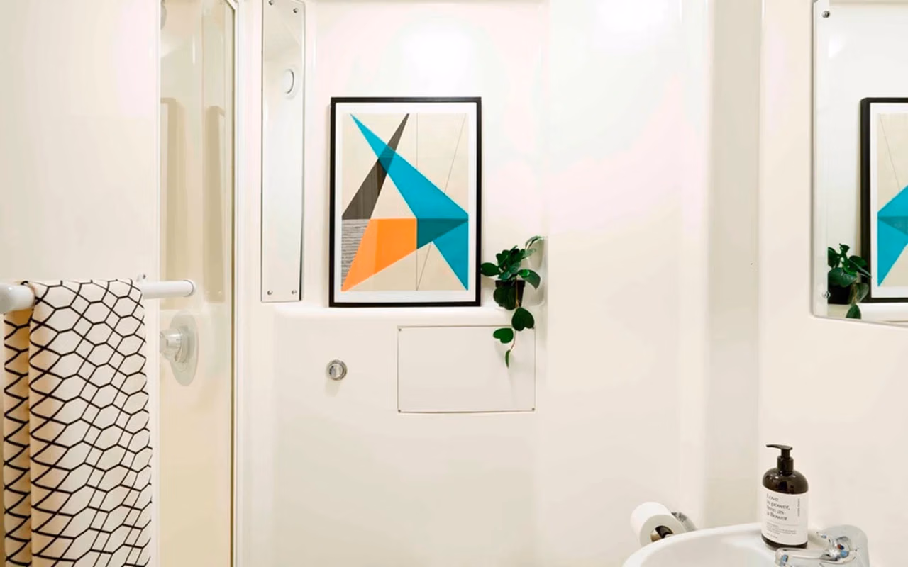 Amenities?w=400&h=260&fit=crop&q=40&auto=format&trim=auto