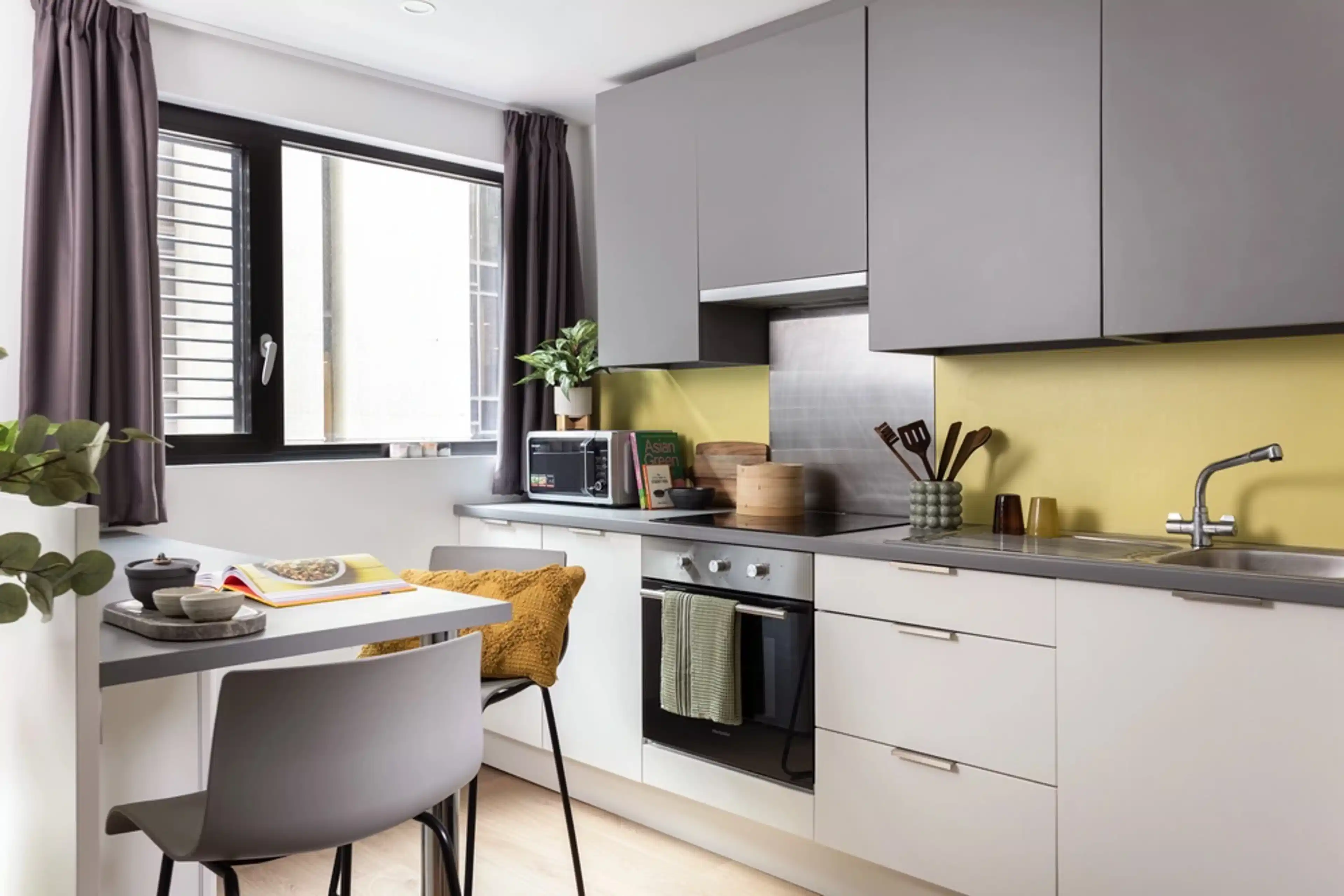 Amenities?w=400&h=260&fit=crop&q=40&auto=format&trim=auto