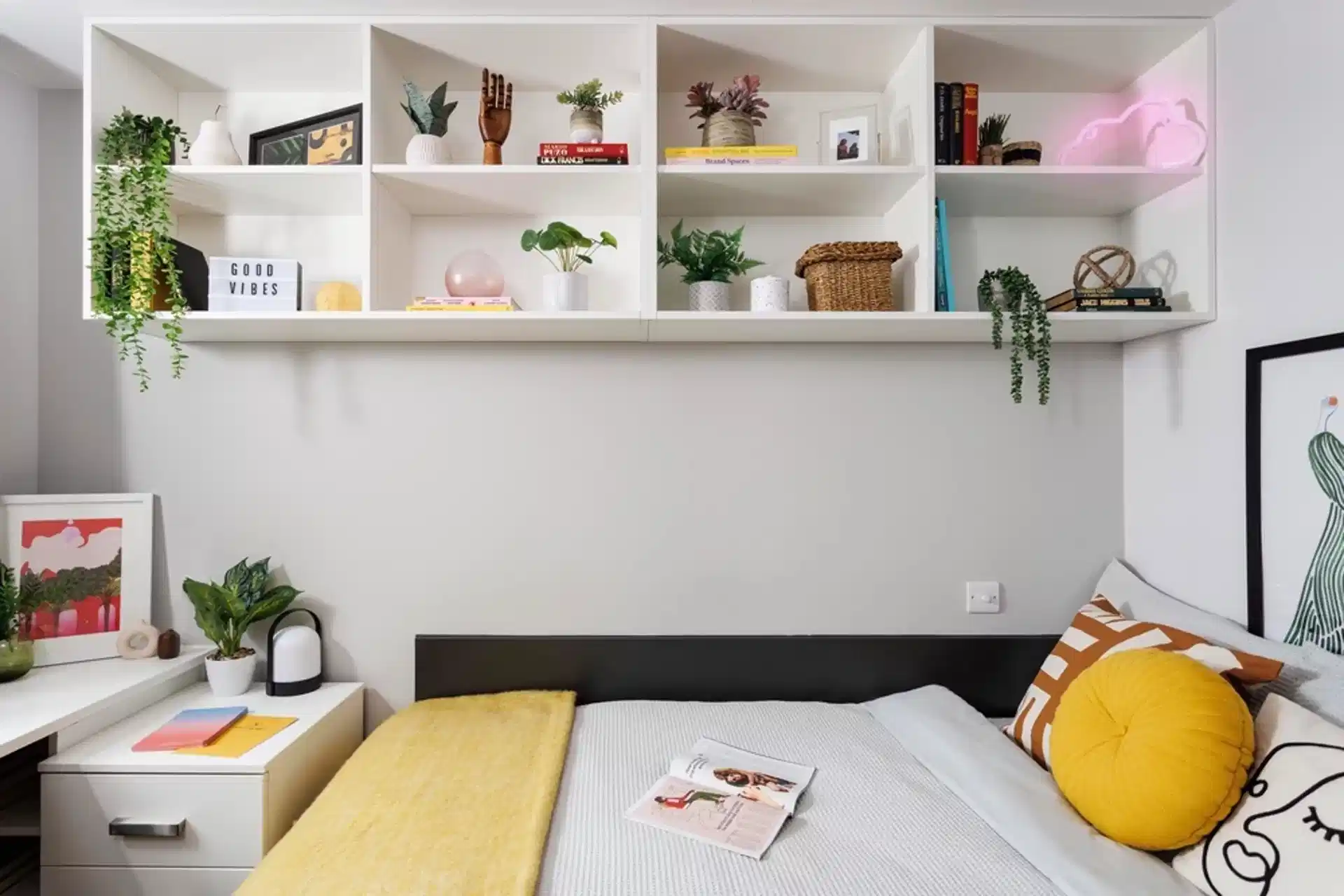 Common Area?w=400&h=260&fit=crop&q=40&auto=format&trim=auto