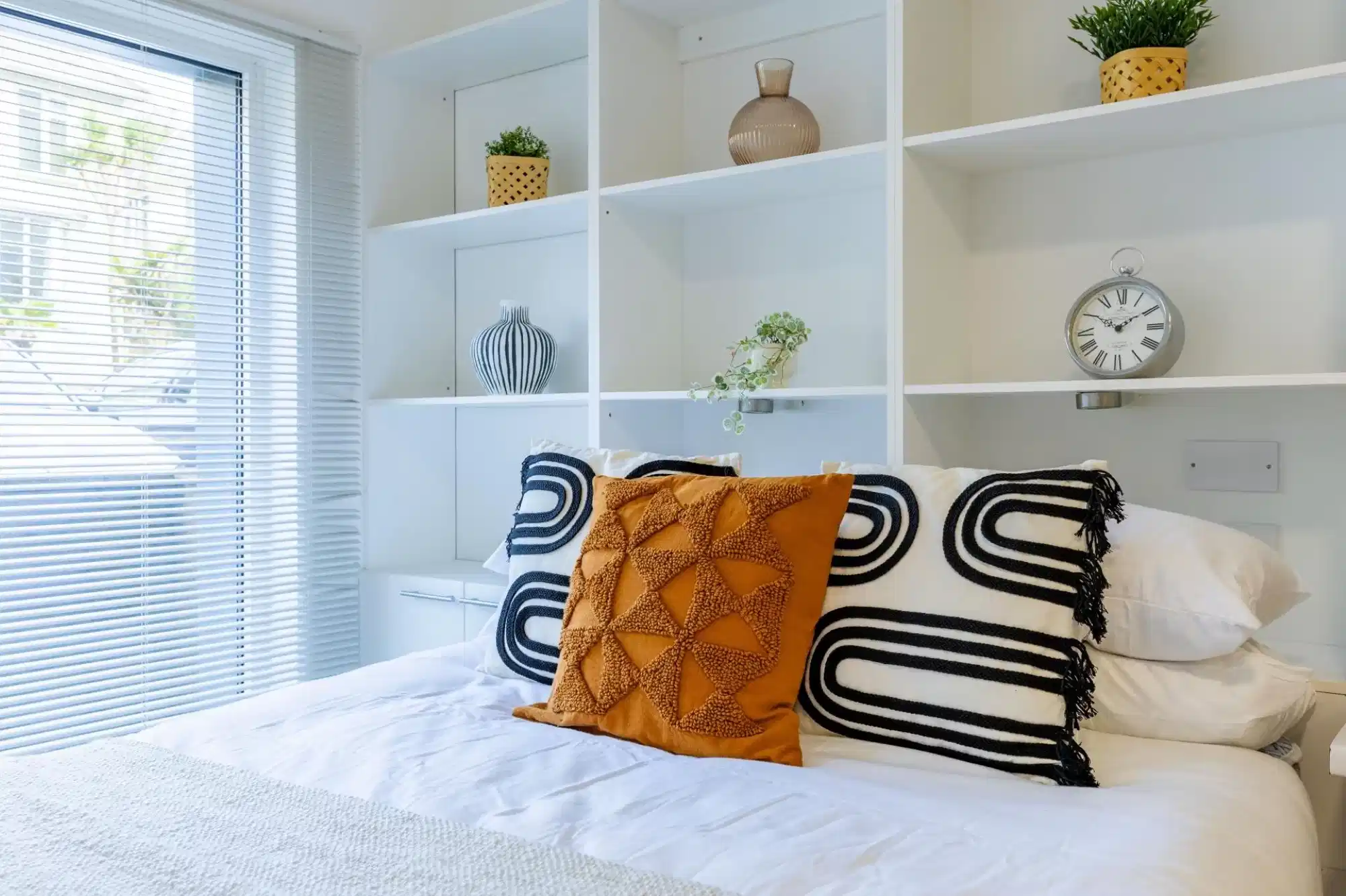 Common Area?w=400&h=260&fit=crop&q=40&auto=format&trim=auto