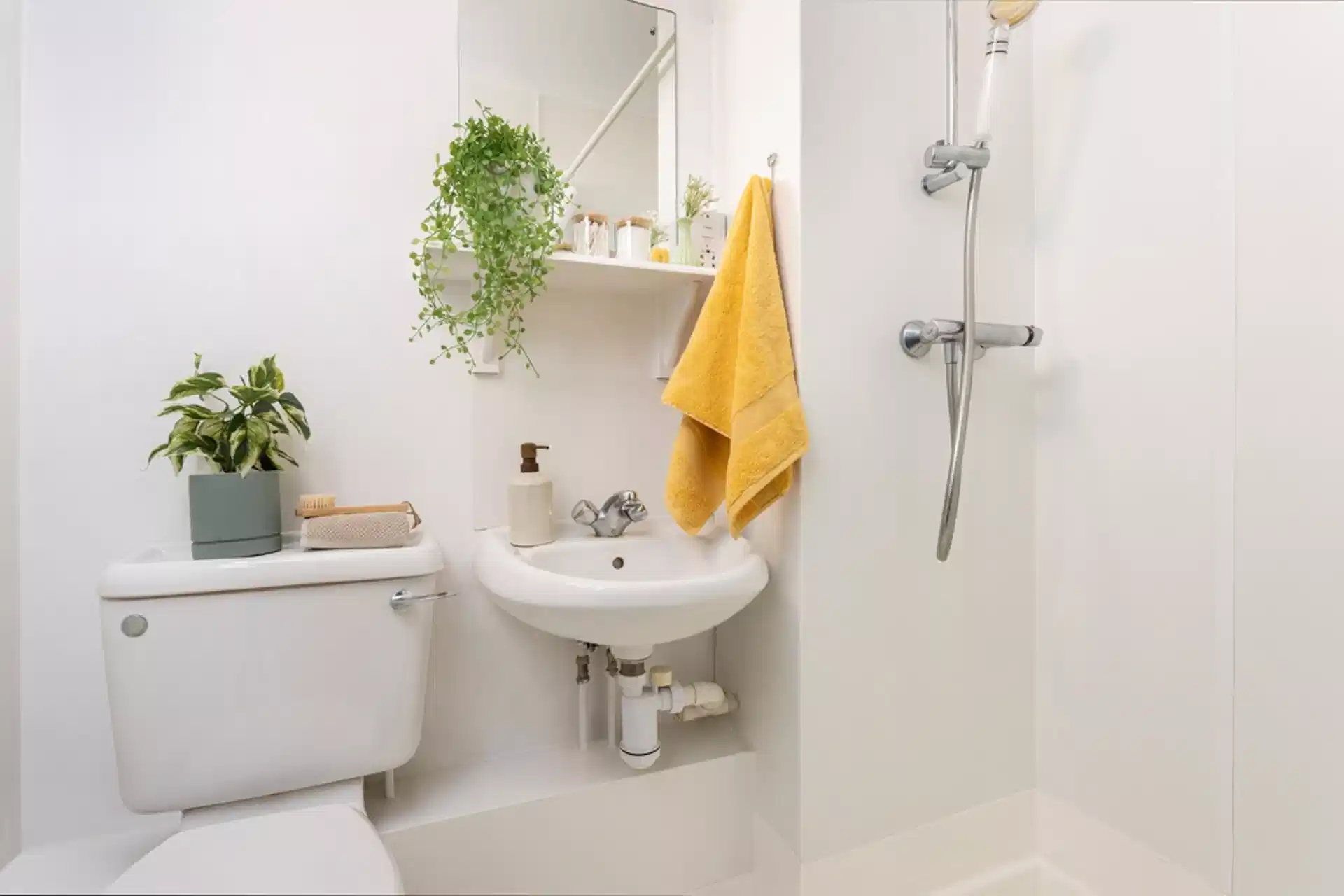 Exterior?w=400&h=260&fit=crop&q=40&auto=format&trim=auto