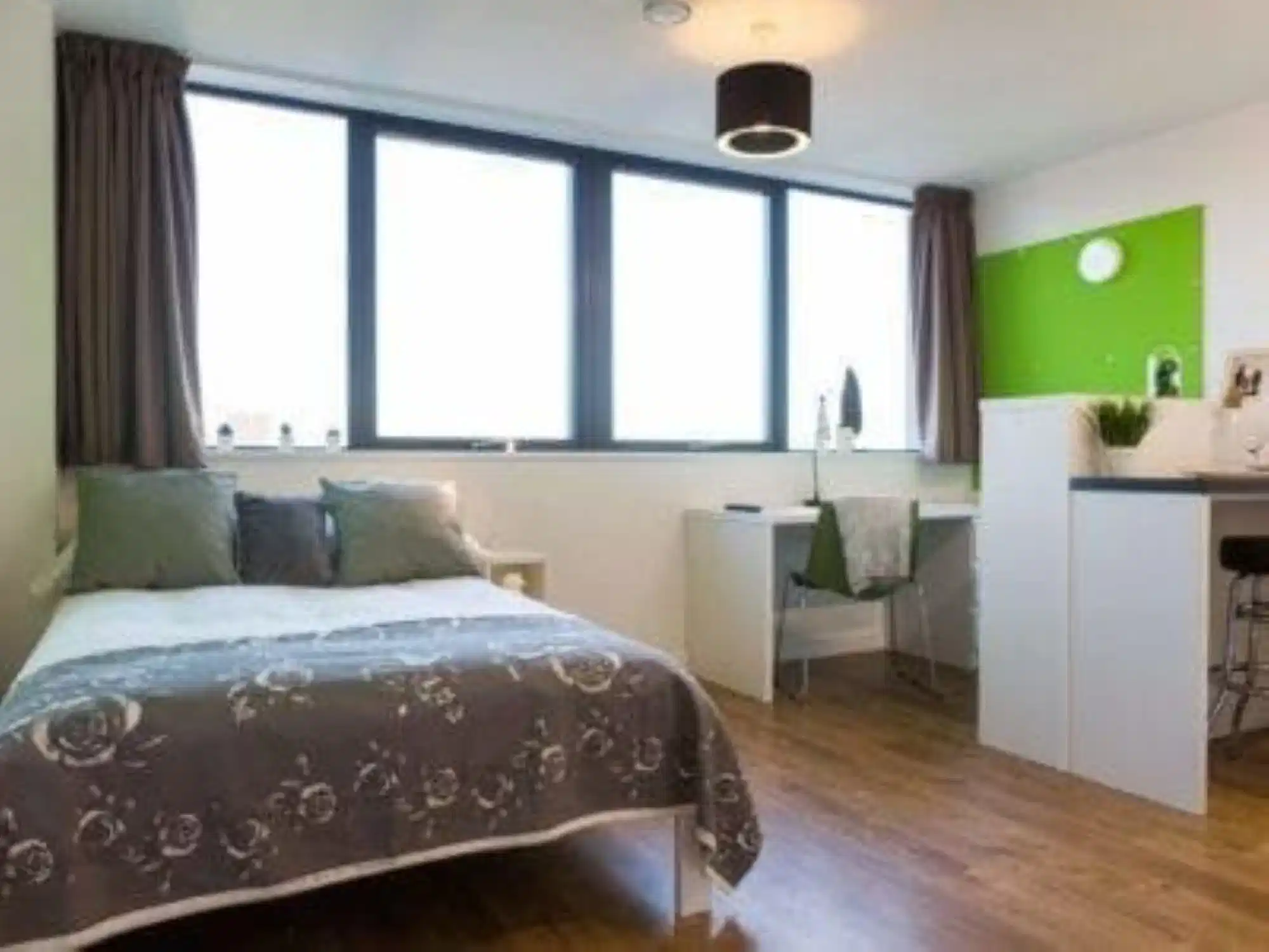 Exterior?w=400&h=260&fit=crop&q=40&auto=format&trim=auto