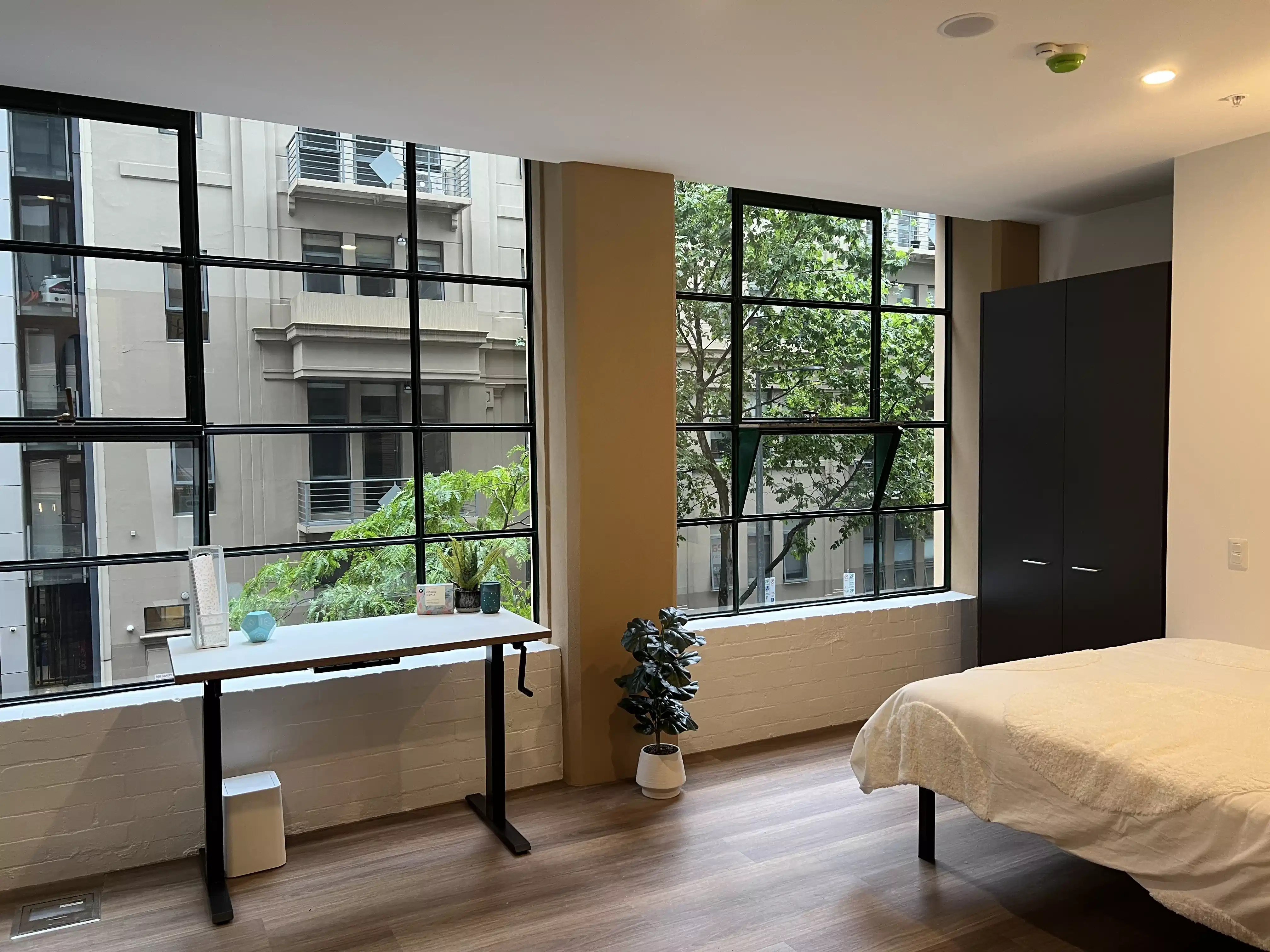 Amenities?w=400&h=260&fit=crop&q=40&auto=format&trim=auto