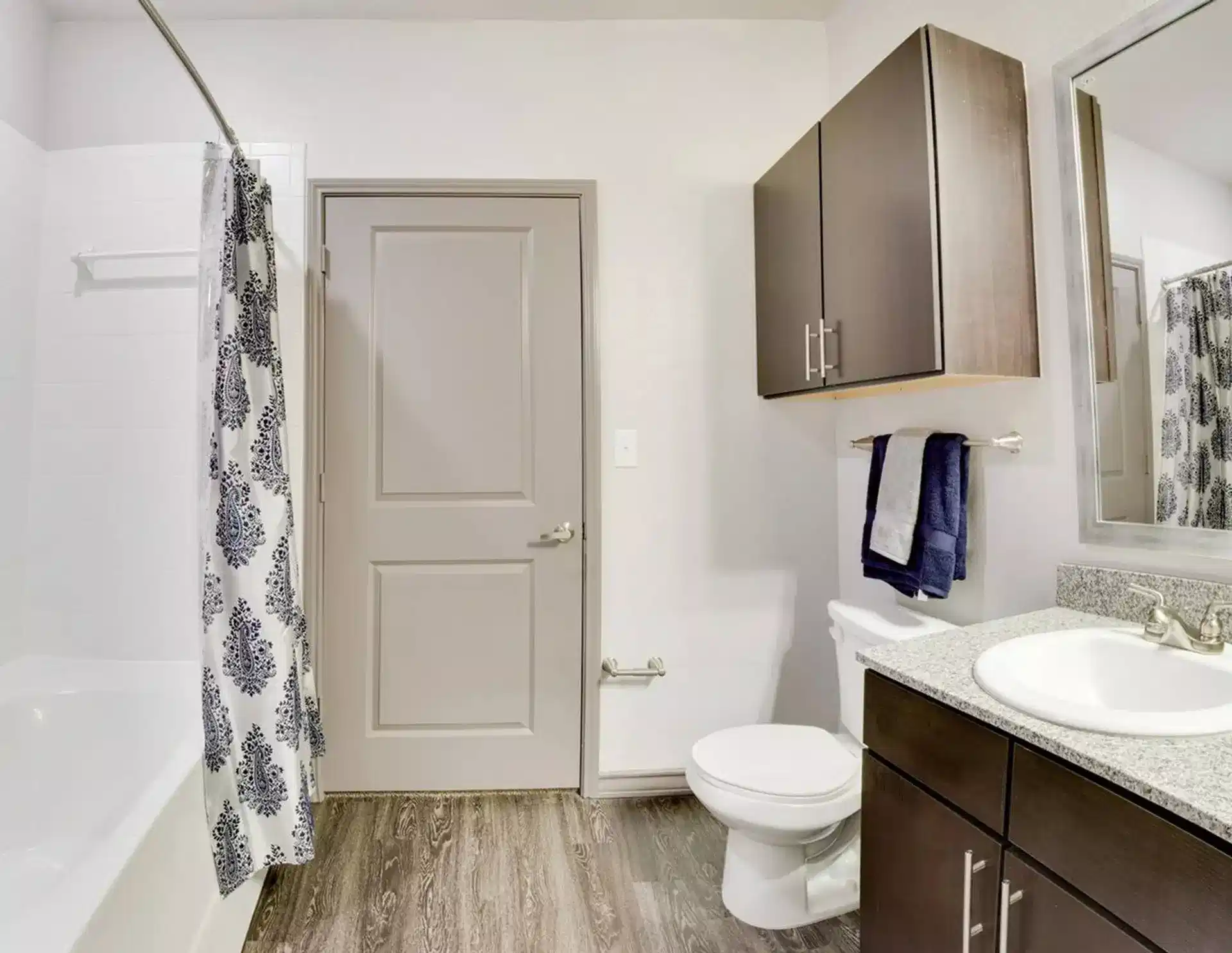Amenities?w=400&h=260&fit=crop&q=40&auto=format&trim=auto