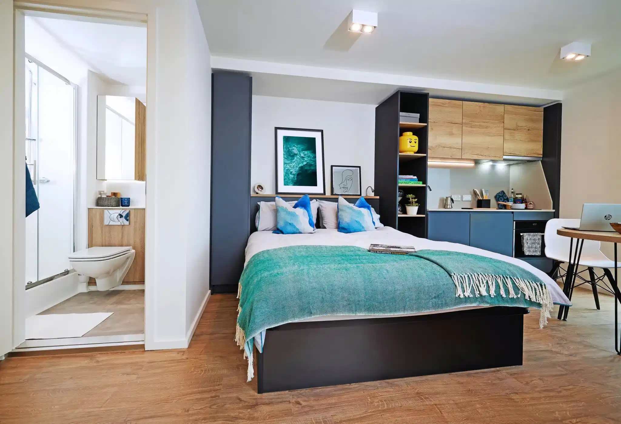 Amenities?w=400&h=260&fit=crop&q=40&auto=format&trim=auto